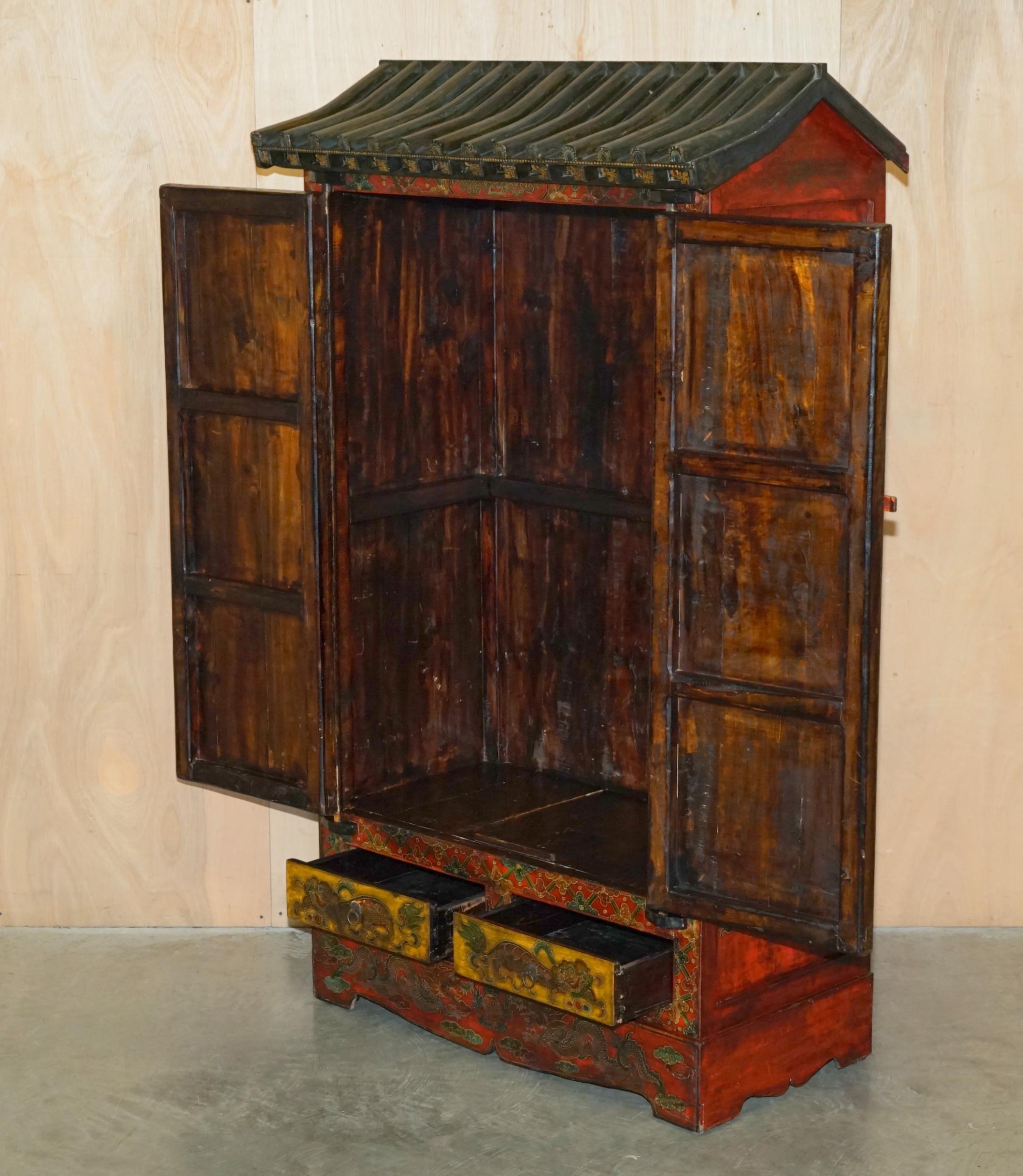FULL SIZED ViNTAGE CHINESE RED DRAGONS PAINTED PAGODA TOP WARDROBE WITH DRAWERS For Sale 10