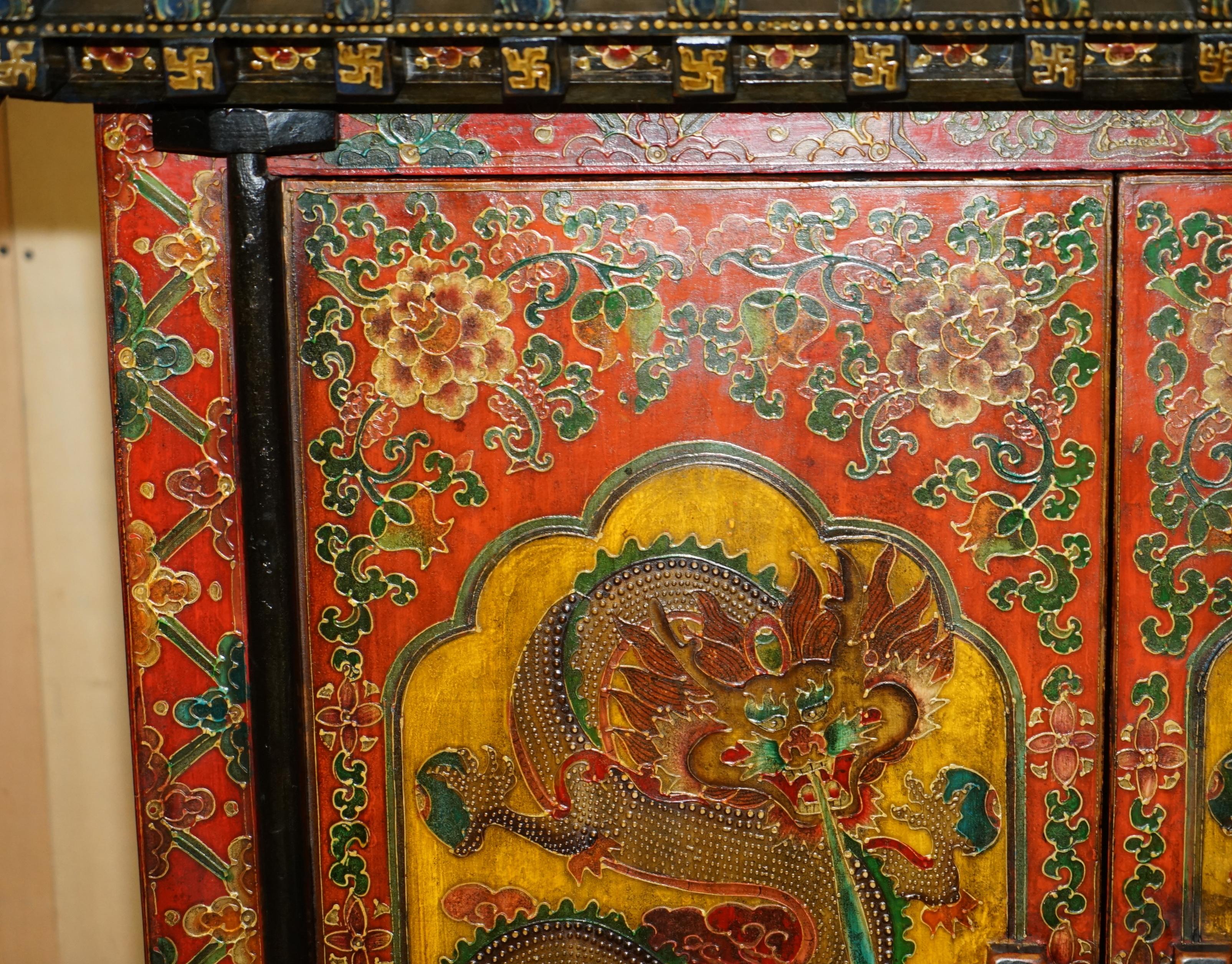 Painted FULL SIZED ViNTAGE CHINESE RED DRAGONS PAINTED PAGODA TOP WARDROBE WITH DRAWERS For Sale