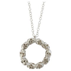 Collana con teschio intero