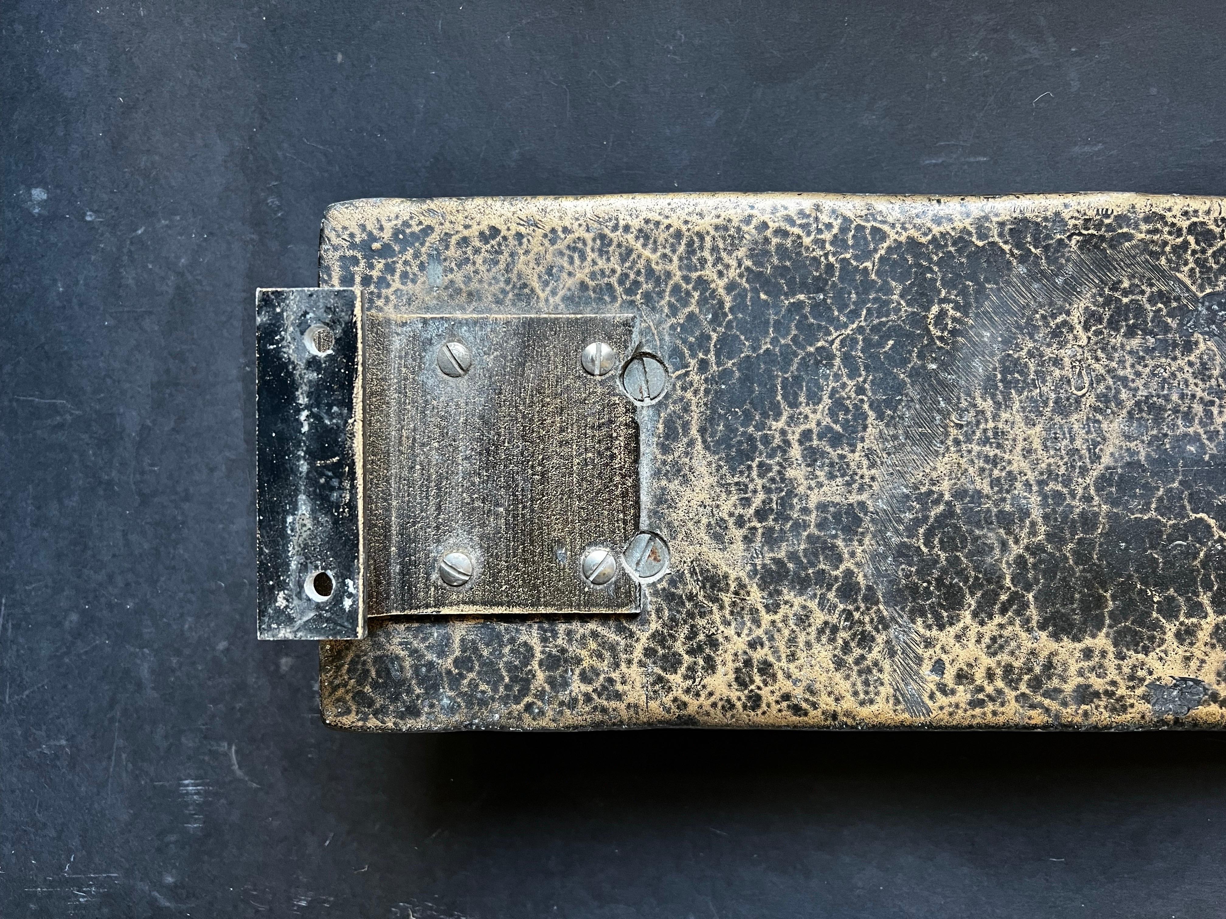 Poignée de porte à poussoir en aluminium de style brutaliste en vente 6