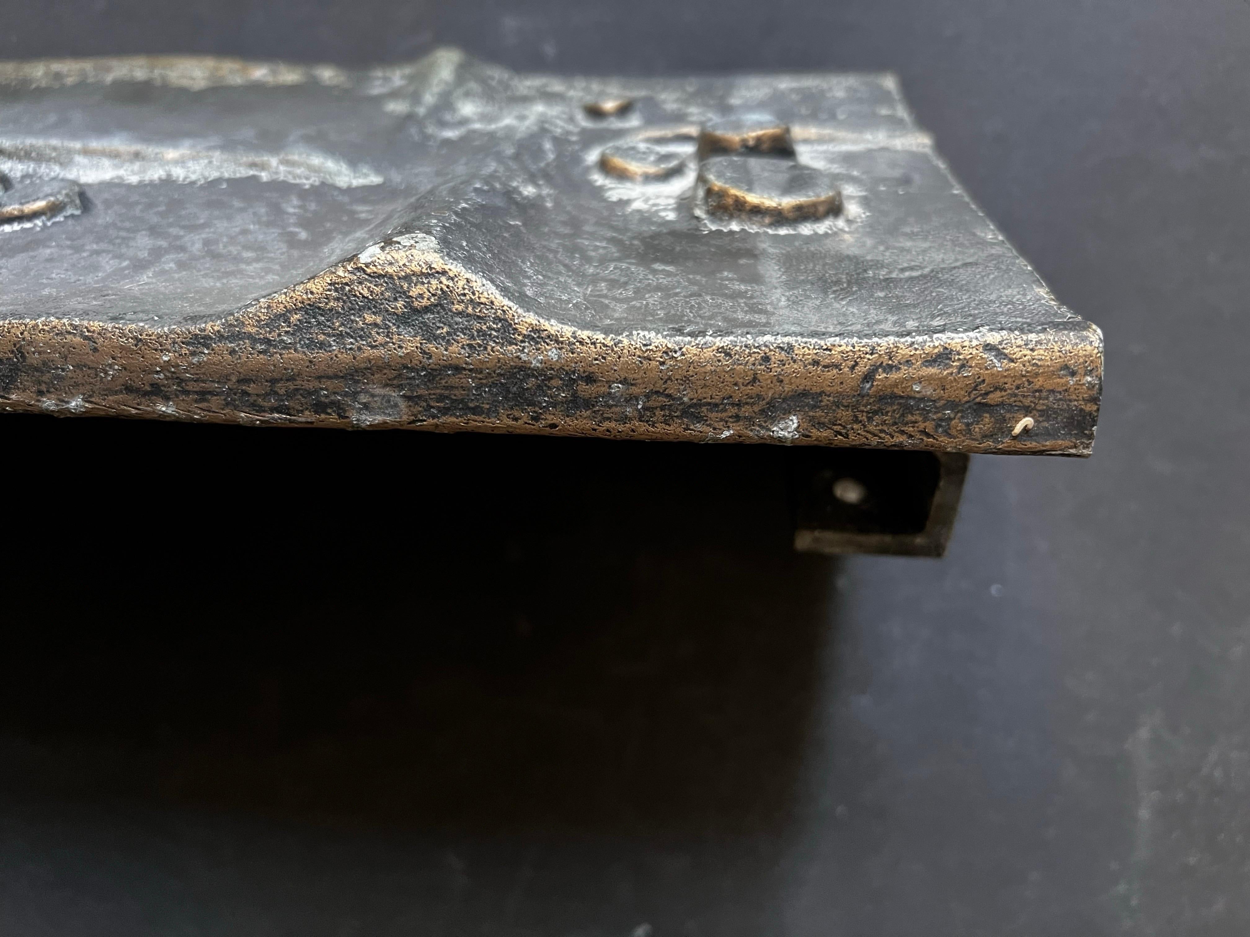 Poignée de porte à poussoir en aluminium de style brutaliste en vente 1