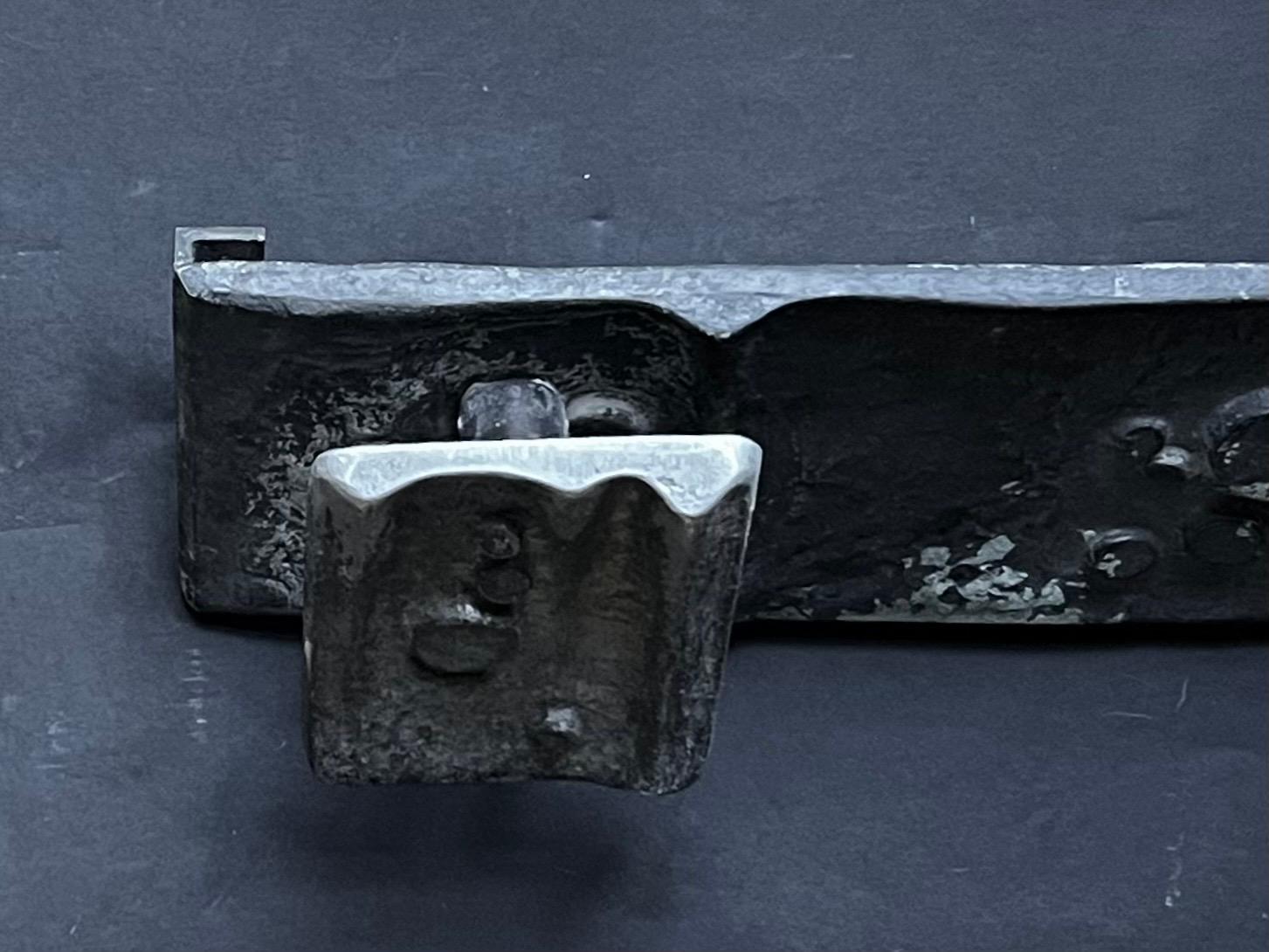Poignée de porte à poussoir en aluminium de style brutaliste en vente 2