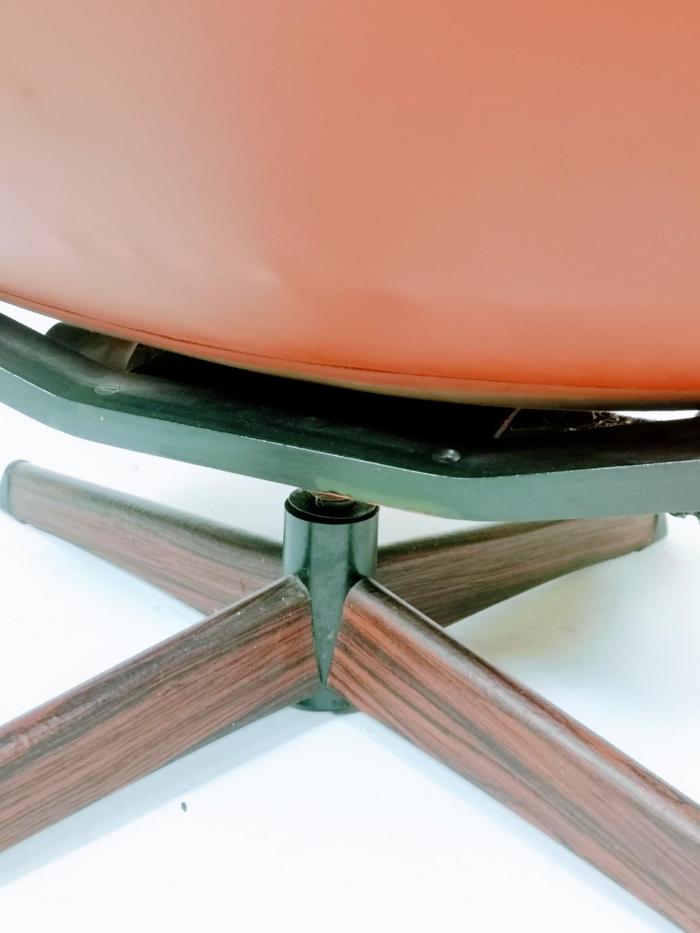Fully Restored Leather Swivel Lounge Chair by Göte Design, Nässjö, 1960s 7