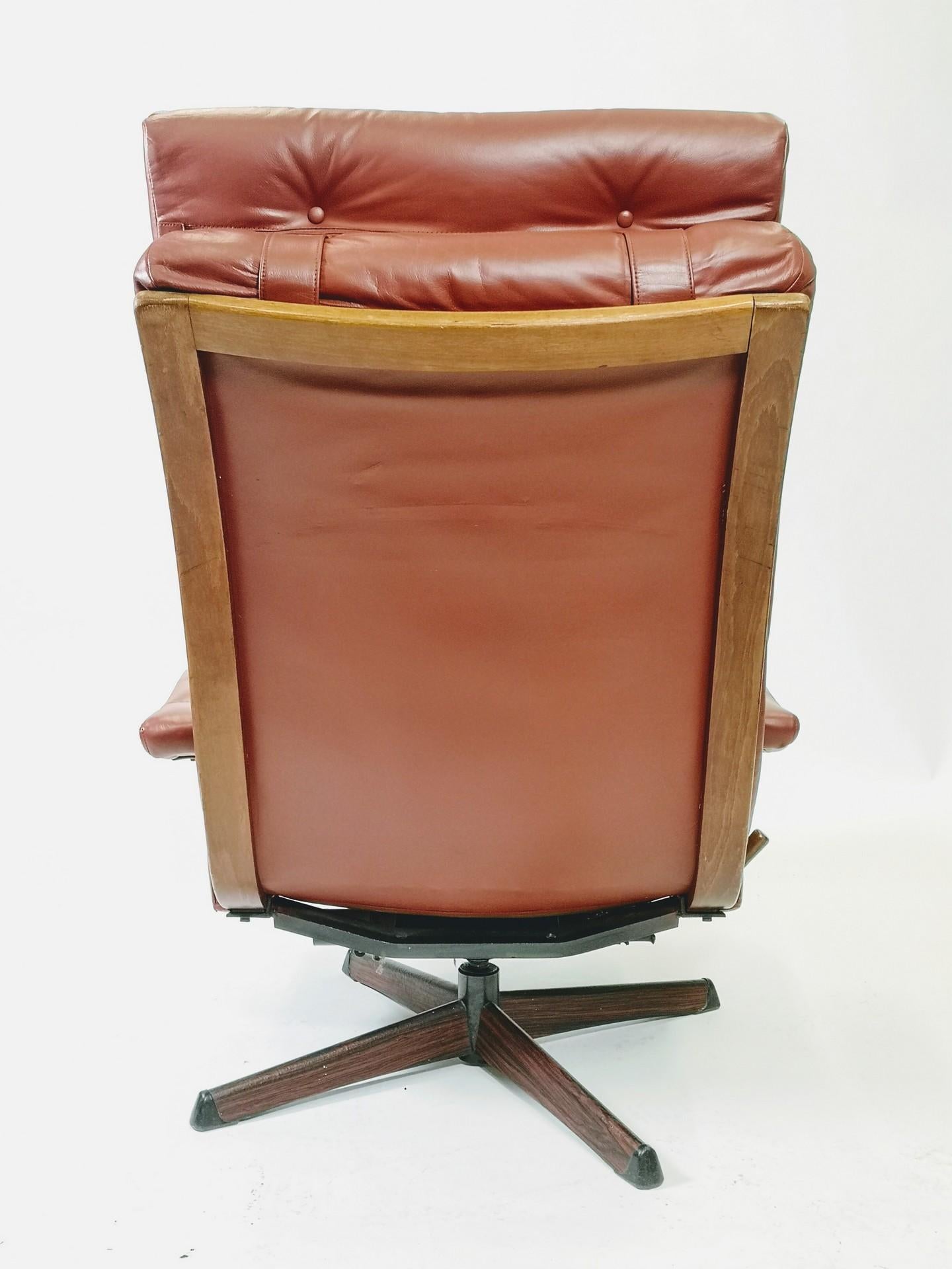 Fully Restored Leather Swivel Lounge Chair by Göte Design, Nässjö, 1960s In Good Condition In Budapest, HU