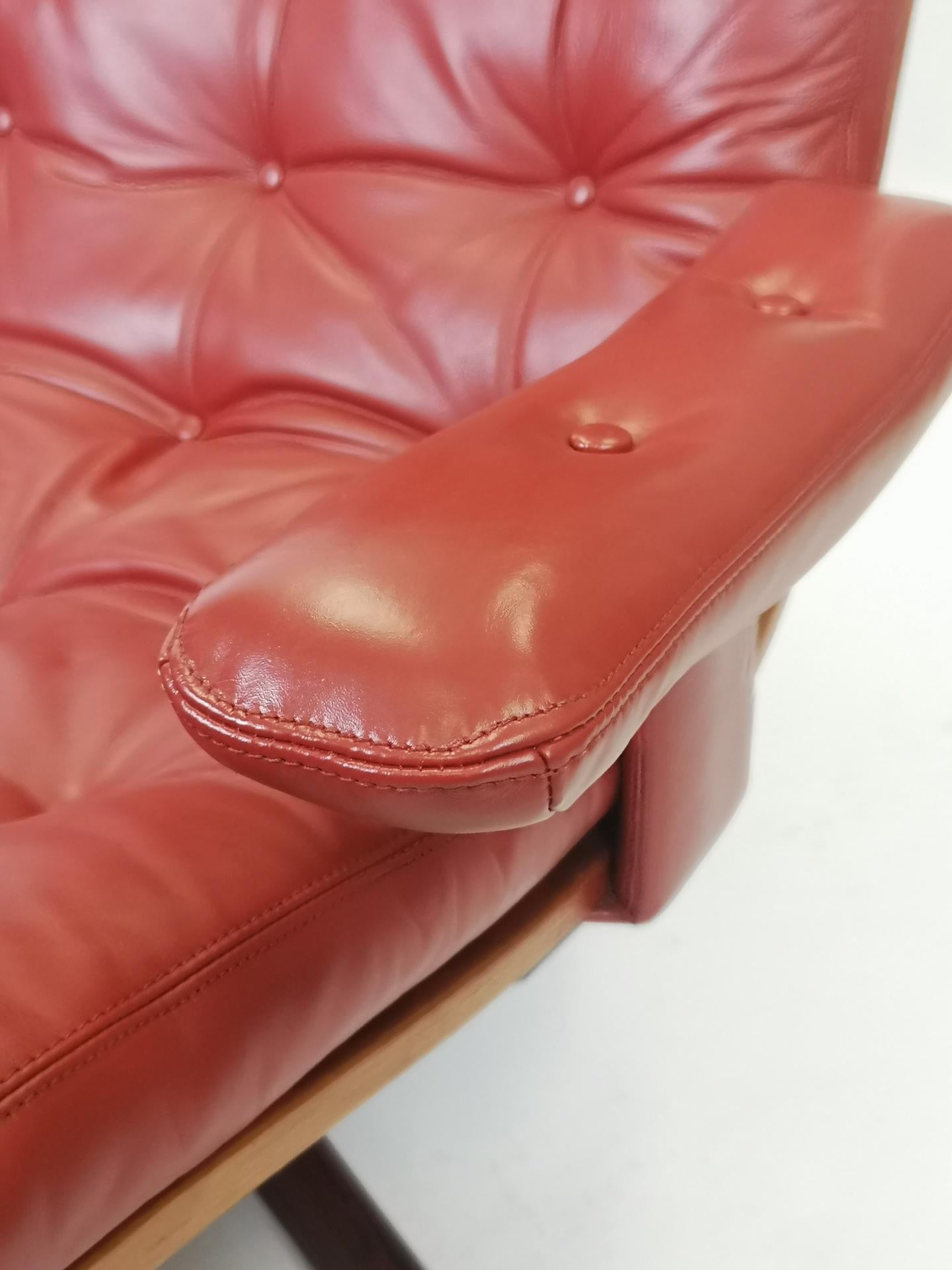 Mid-20th Century Fully Restored Leather Swivel Lounge Chair by Göte Design, Nässjö, 1960s