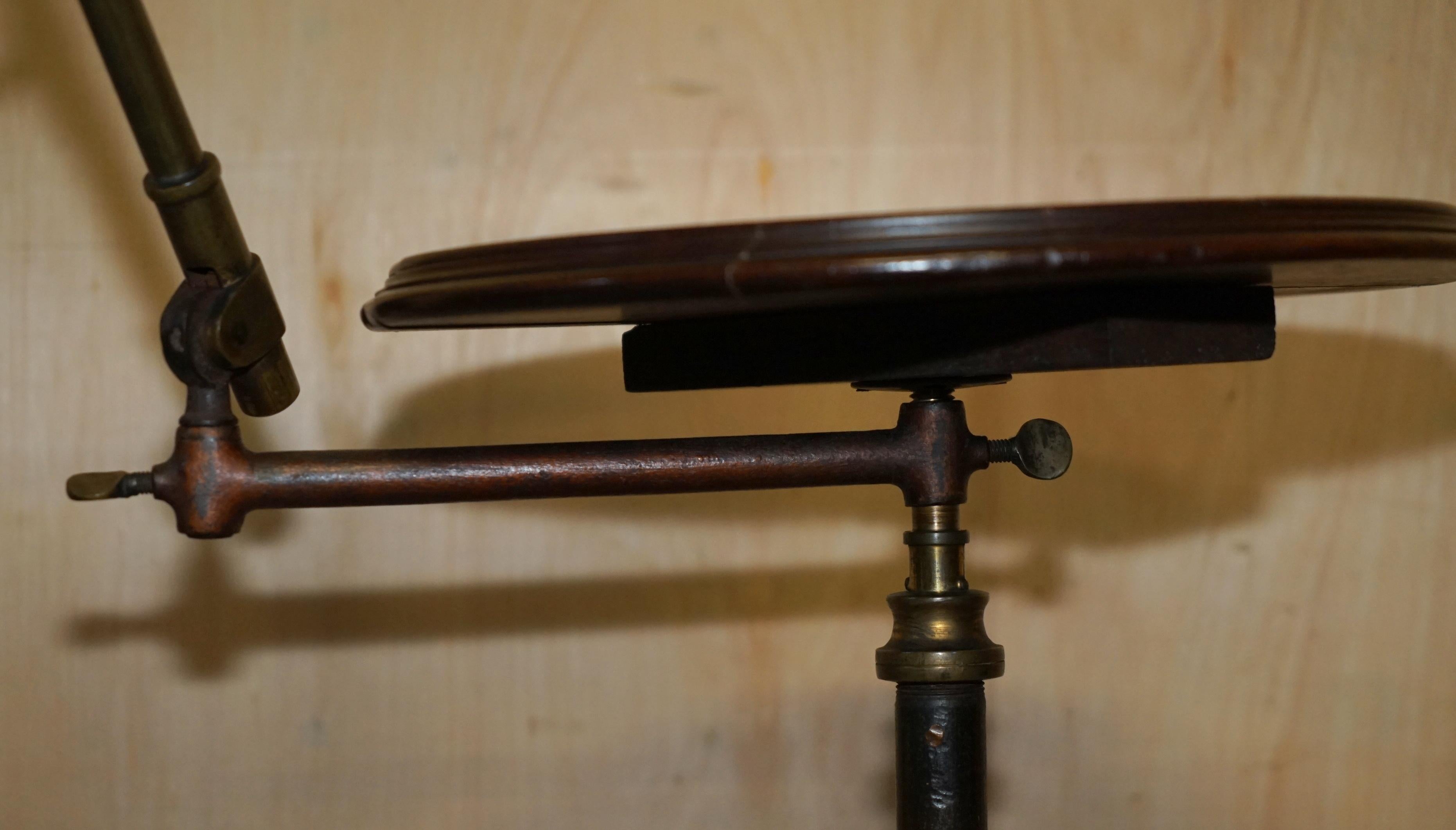 Laiton Table à musique ancienne de ViCTORIAN LEVESON & SON'S METAL READING en vente