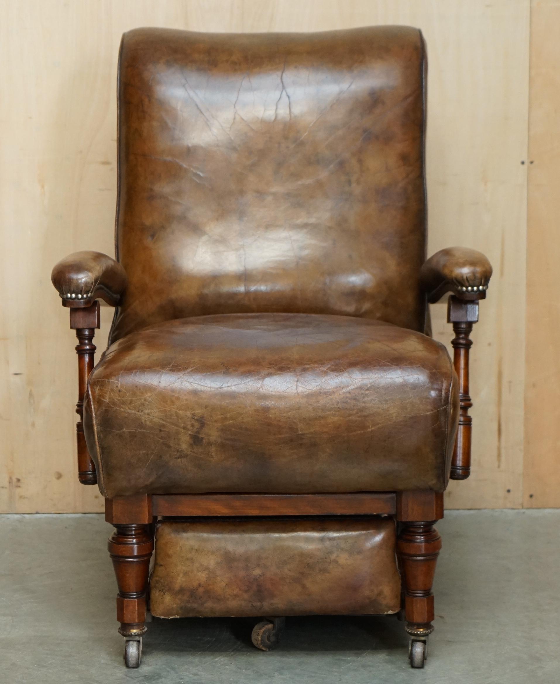 Apogée victorien CHAUSSIER METAMORPHIQUE ANTIQUE récupéré À COMMENCTION COMPLETE, EN CUIR MARRON VICTORIEN en vente