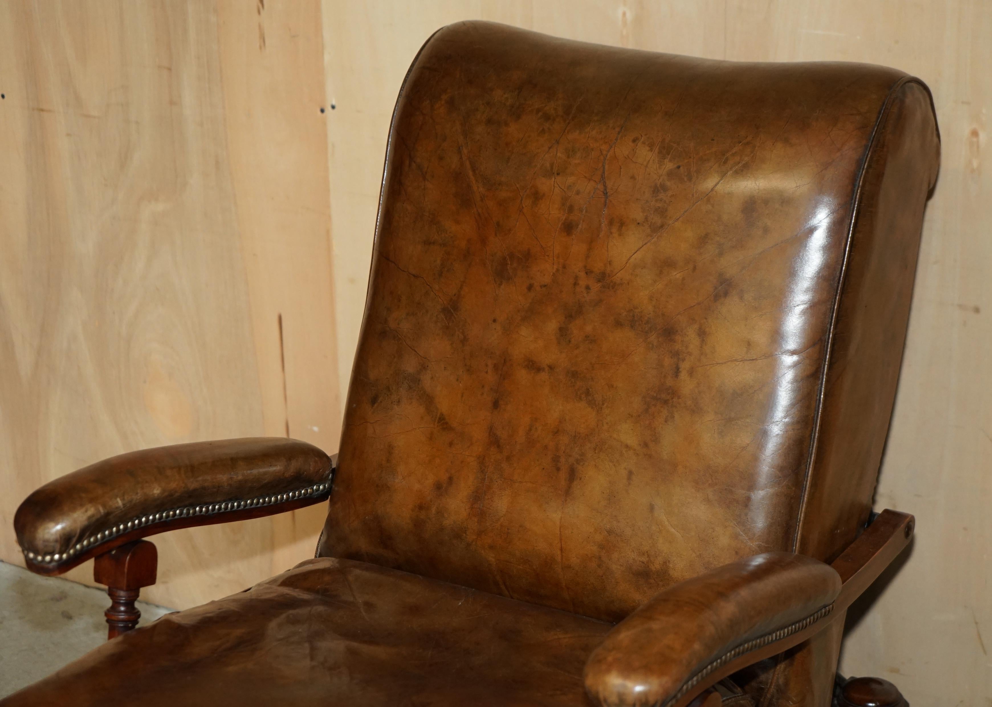 Anglais CHAUSSIER METAMORPHIQUE ANTIQUE récupéré À COMMENCTION COMPLETE, EN CUIR MARRON VICTORIEN en vente