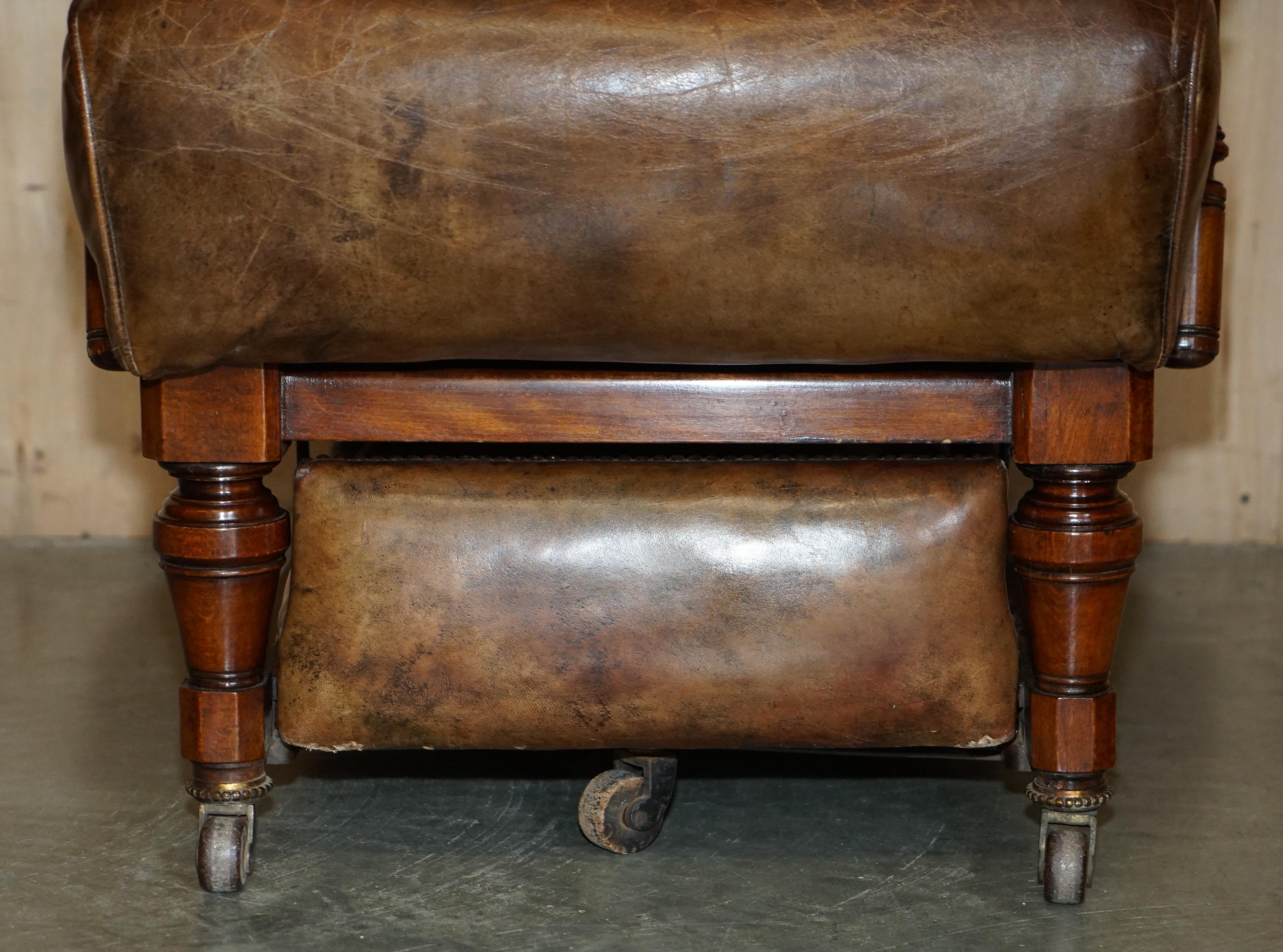 Milieu du XIXe siècle CHAUSSIER METAMORPHIQUE ANTIQUE récupéré À COMMENCTION COMPLETE, EN CUIR MARRON VICTORIEN en vente