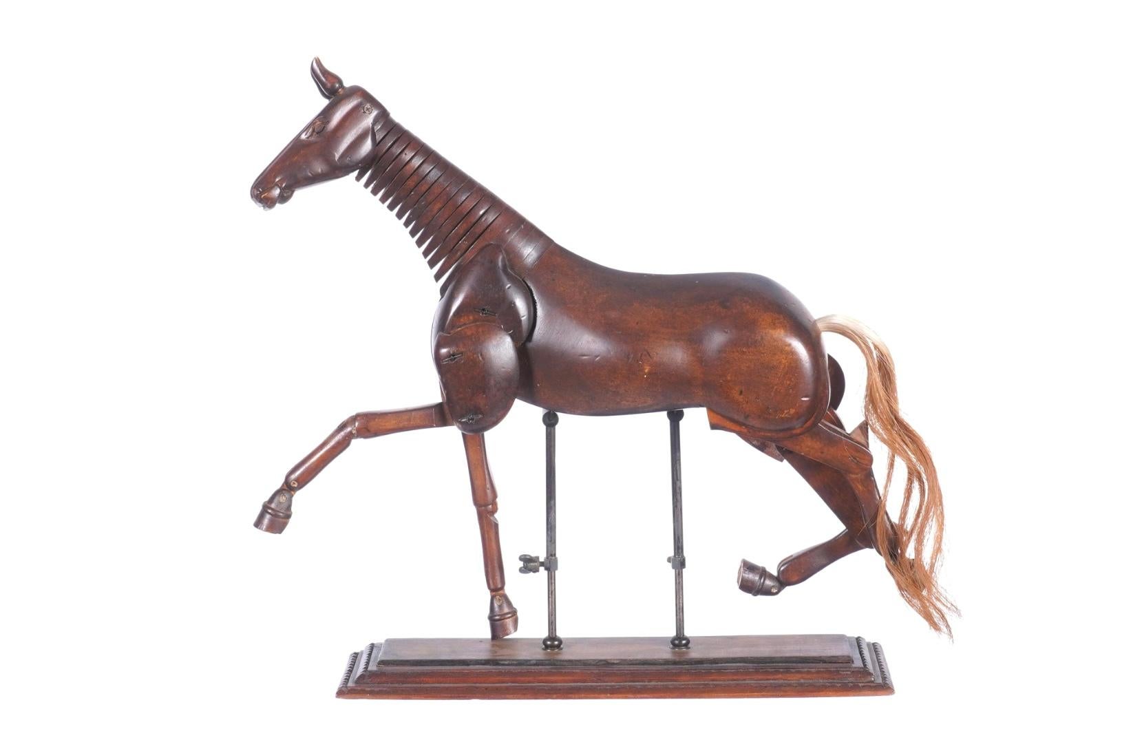 Modello d'artista in legno completamente articolato di cavallo In condizioni buone in vendita a Bradenton, FL