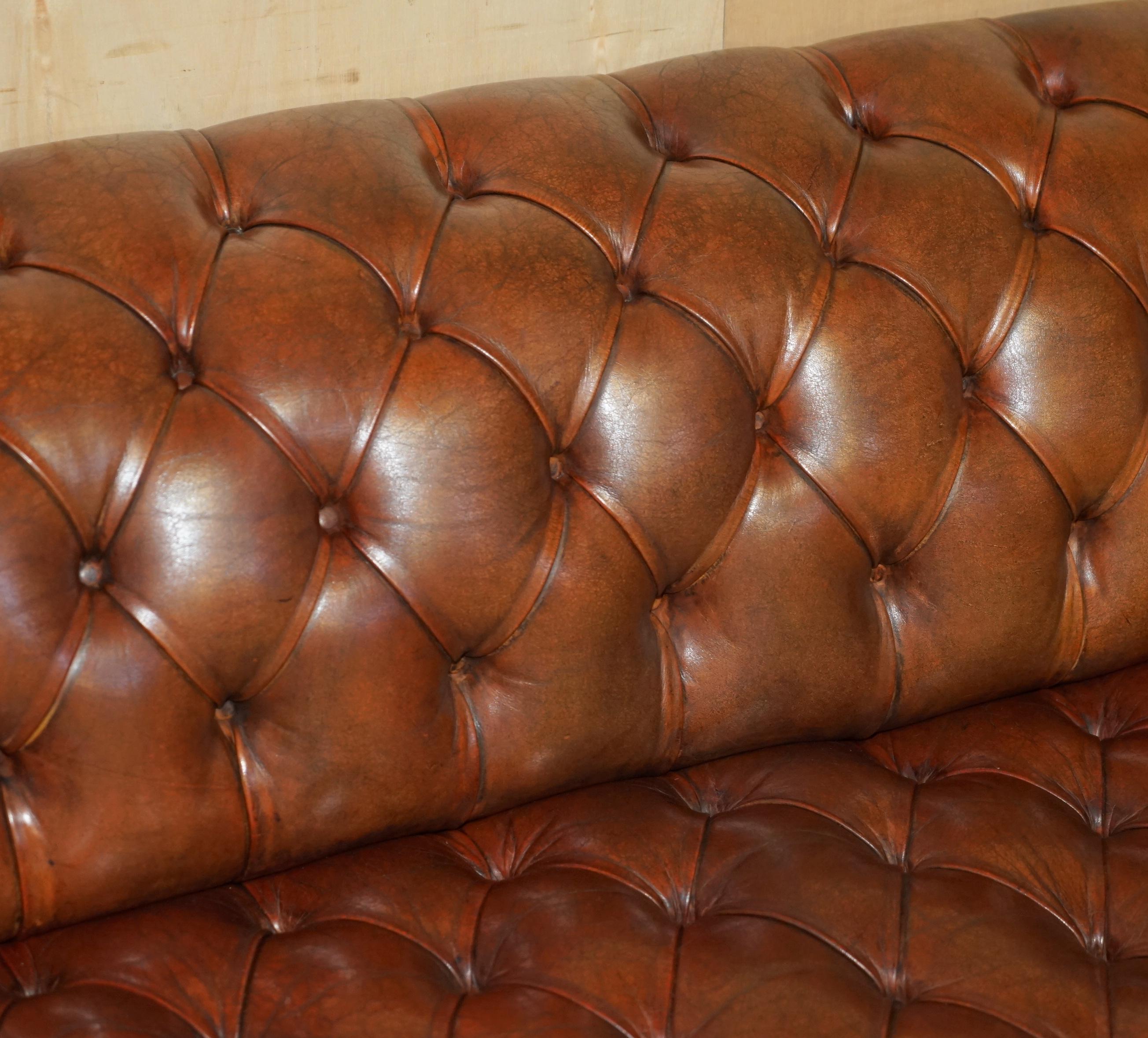 FULLY COIL SPRUNG VINTAGE 1920's HAND DYED BROWN LEATHER CHESTERFIELD CLUB SOFA For Sale 2