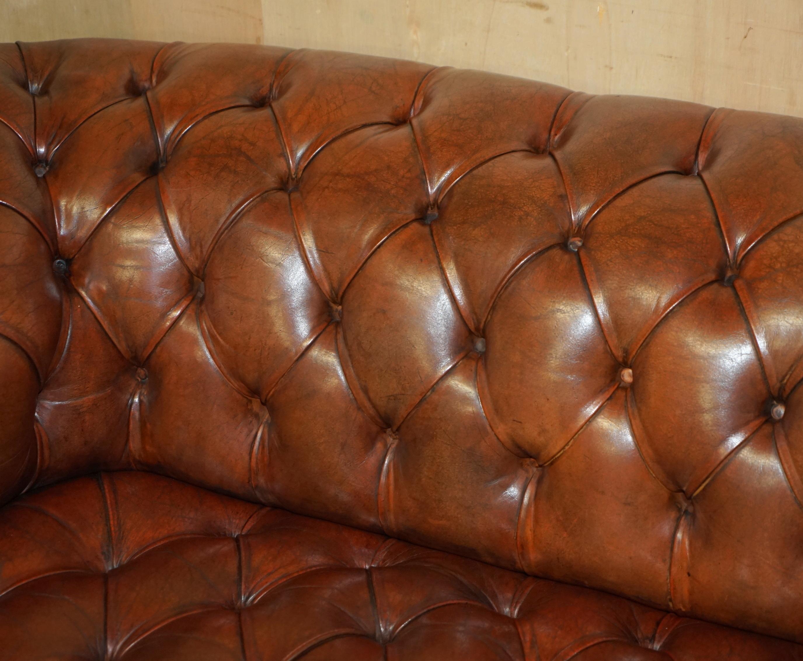 FULLY COIL SPRUNG VINTAGE 1920's HAND DYED BROWN LEATHER CHESTERFIELD CLUB SOFA For Sale 3