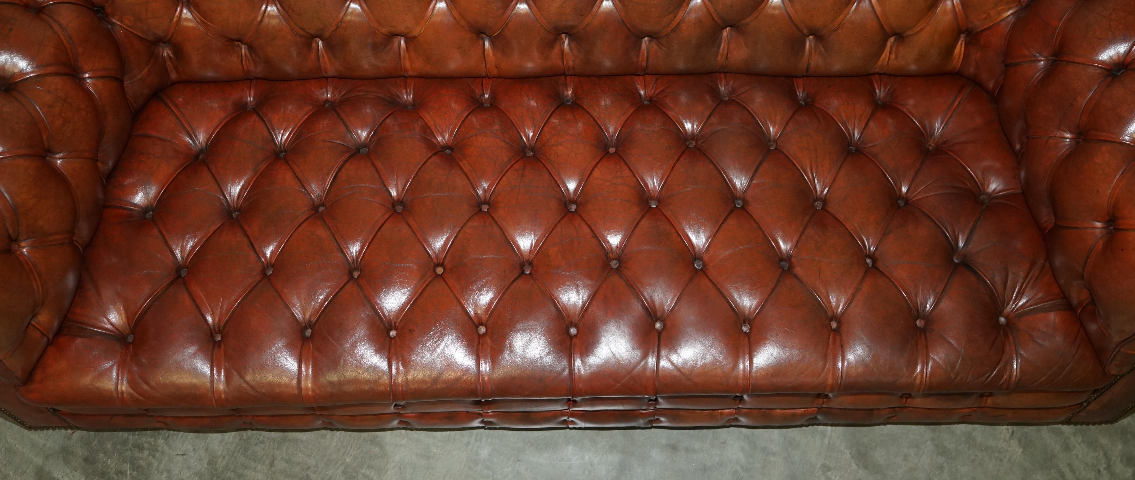 Early 20th Century FULLY COIL SPRUNG VINTAGE 1920's HAND DYED BROWN LEATHER CHESTERFIELD CLUB SOFA For Sale