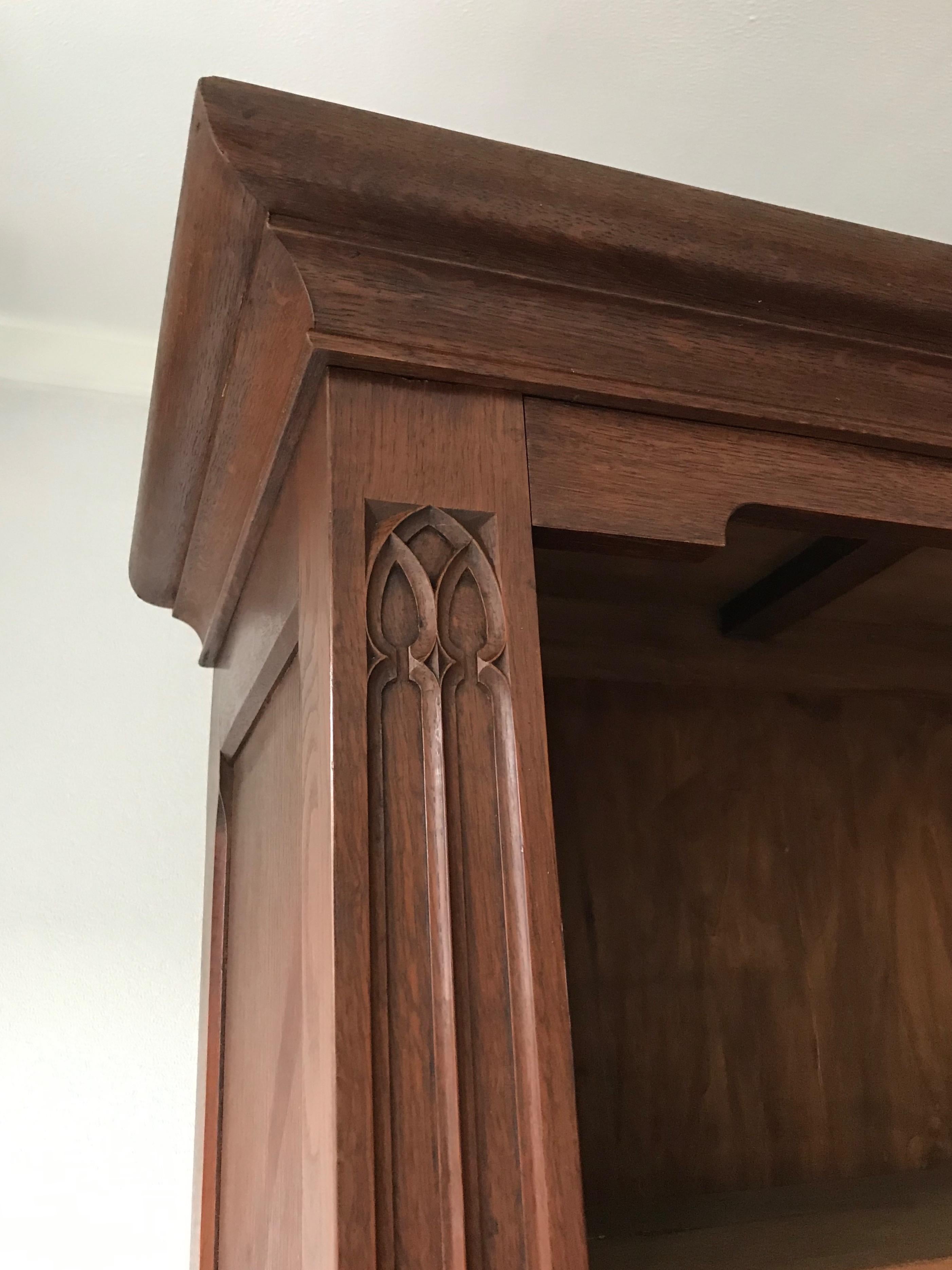 Hand-Carved Fully Dismountable Handcrafted & Carved Gothic Revival Open Bookcase of Oakwood