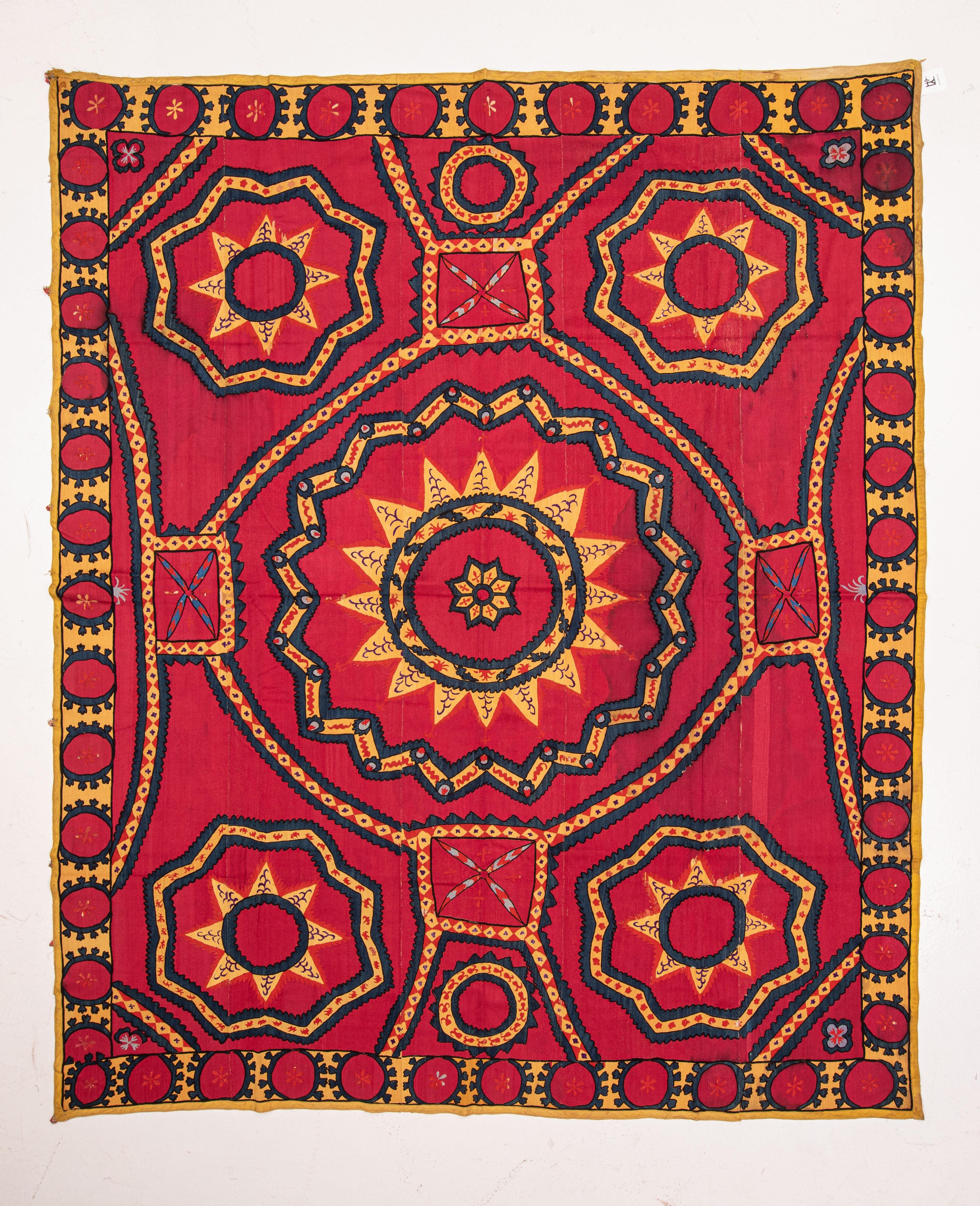 Suzanis from the regions of Tashkent and Pishkent have some astral names such az ‘moon sky’,
‘star sky ‘. The main characteristic of these suzanis is that of their being fully embroidered in silk and sometimes in wool in sections.
Ground cloth is