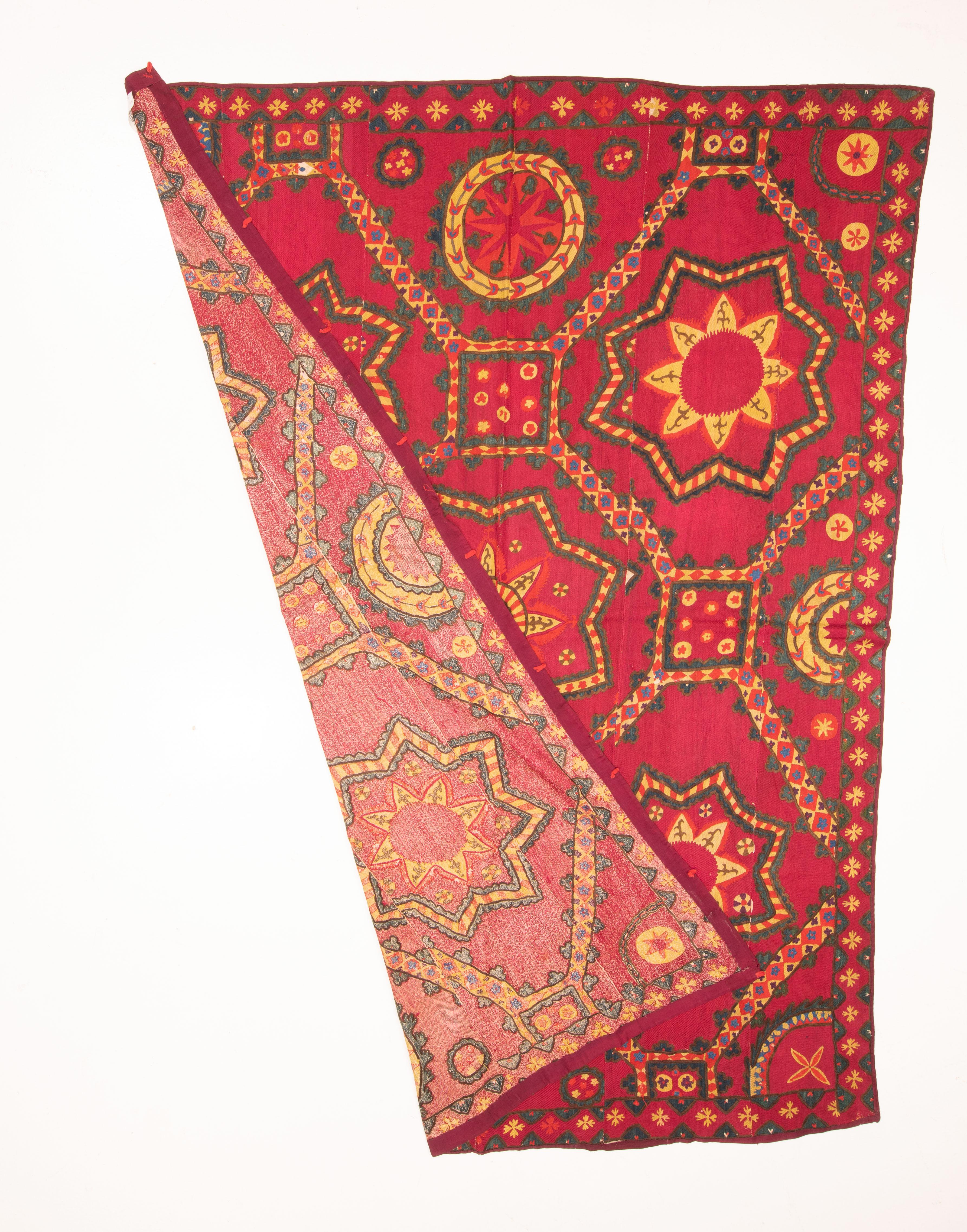 Fully Embroidered Antique Suzani from Pishkent, Uzbekistan, Late 19th C. In Good Condition For Sale In Istanbul, TR