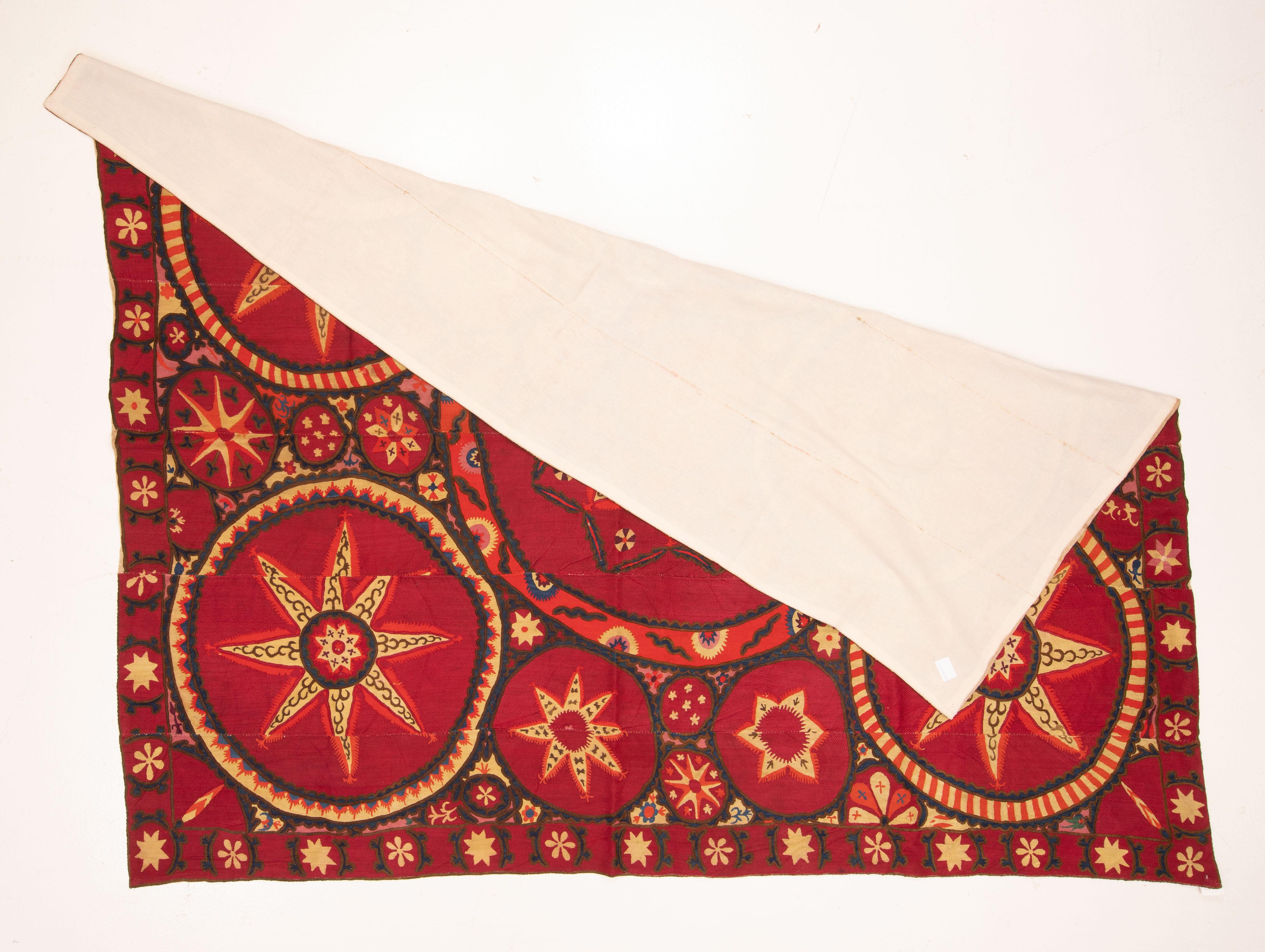Fully Embroidered Antique Suzani from Pishkent, Uzbekistan, Late 19th C. In Good Condition For Sale In Istanbul, TR