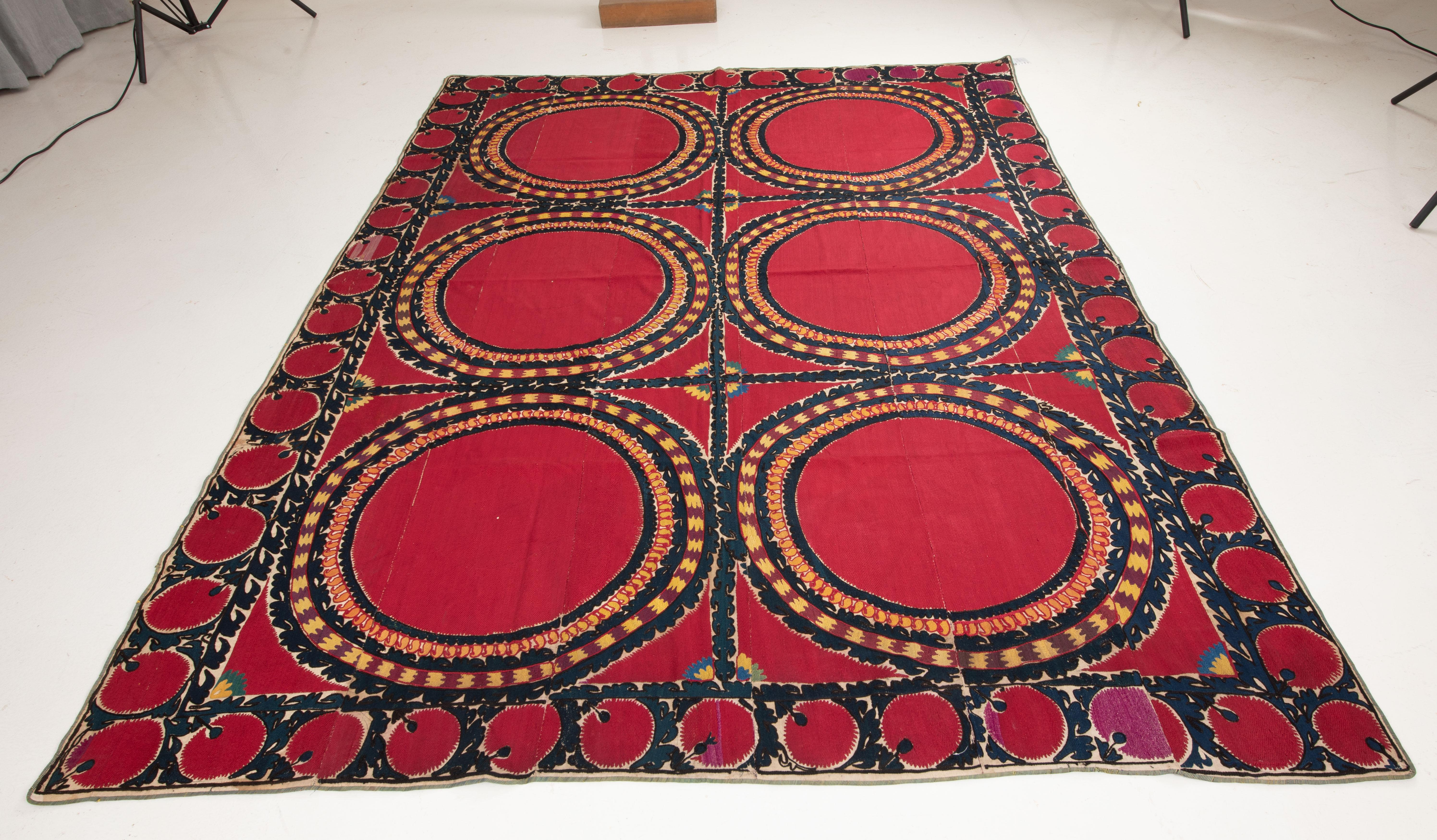 Fully Embroidered Antique Suzani from Tashkent, Uzbekistan, Late 19th C In Good Condition For Sale In Istanbul, TR