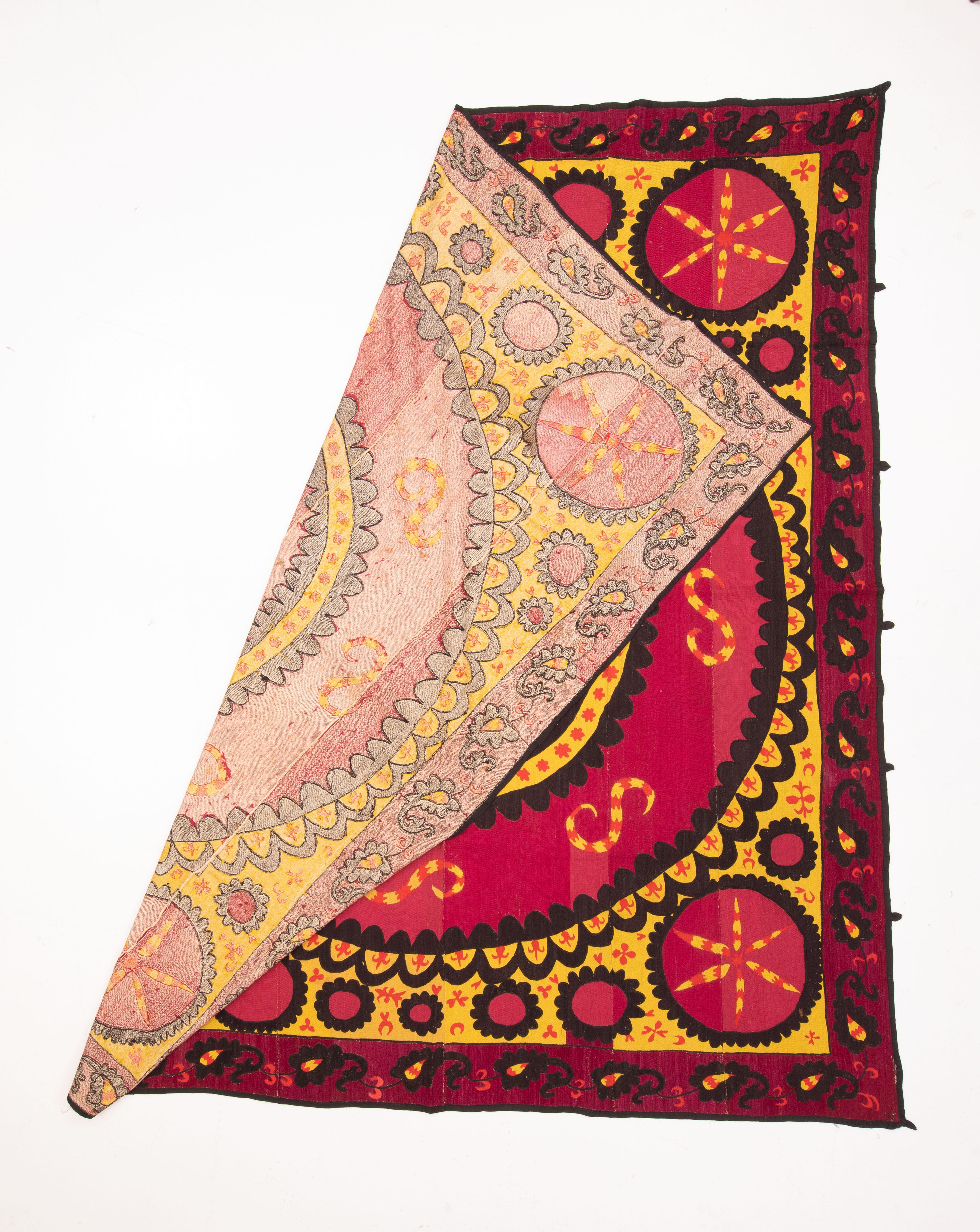Fully Embroidered Antique Suzani from Tashkent, Uzbekistan, Late 19th C. In Good Condition For Sale In Istanbul, TR