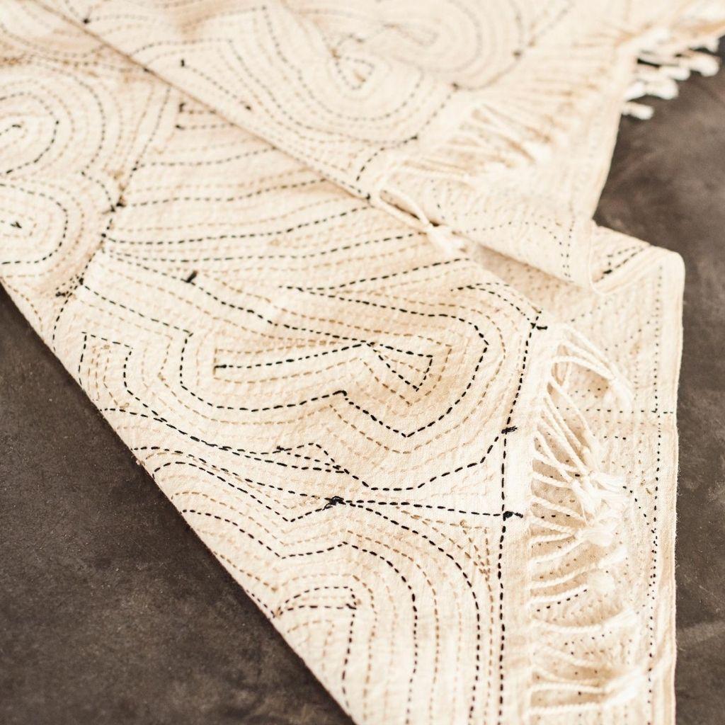 Katha Handloom Queen Bettspread aus Baumwolle, vollständig handbestickt von Kunsthandwerkern im Angebot 5