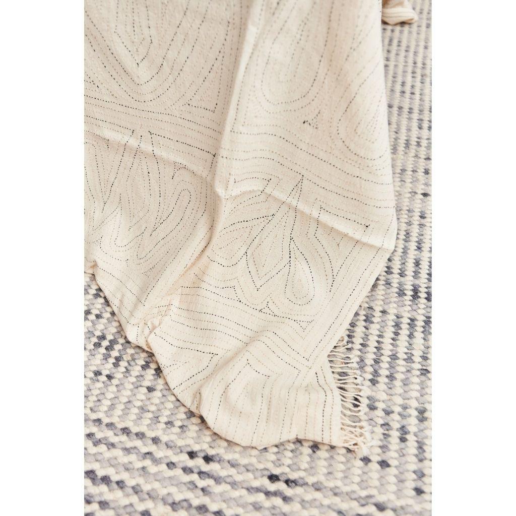 Katha Handloom Queen Bettspread aus Baumwolle, vollständig handbestickt von Kunsthandwerkern im Angebot 1