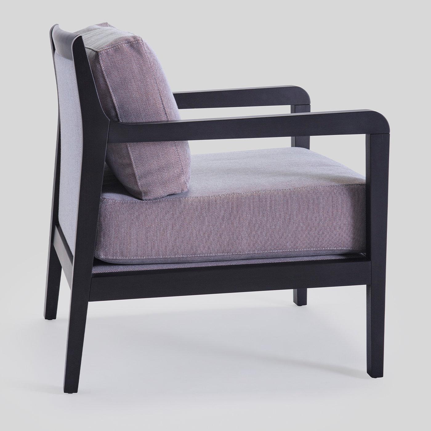 Fully Lilac Lounge Armchair In New Condition For Sale In Milan, IT