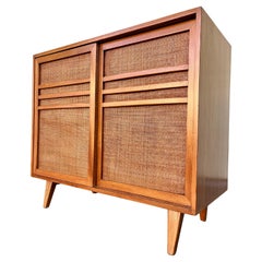 Fully Refinished Mid Century Modern Compact Sideboard/Credenza . Circa 1960s