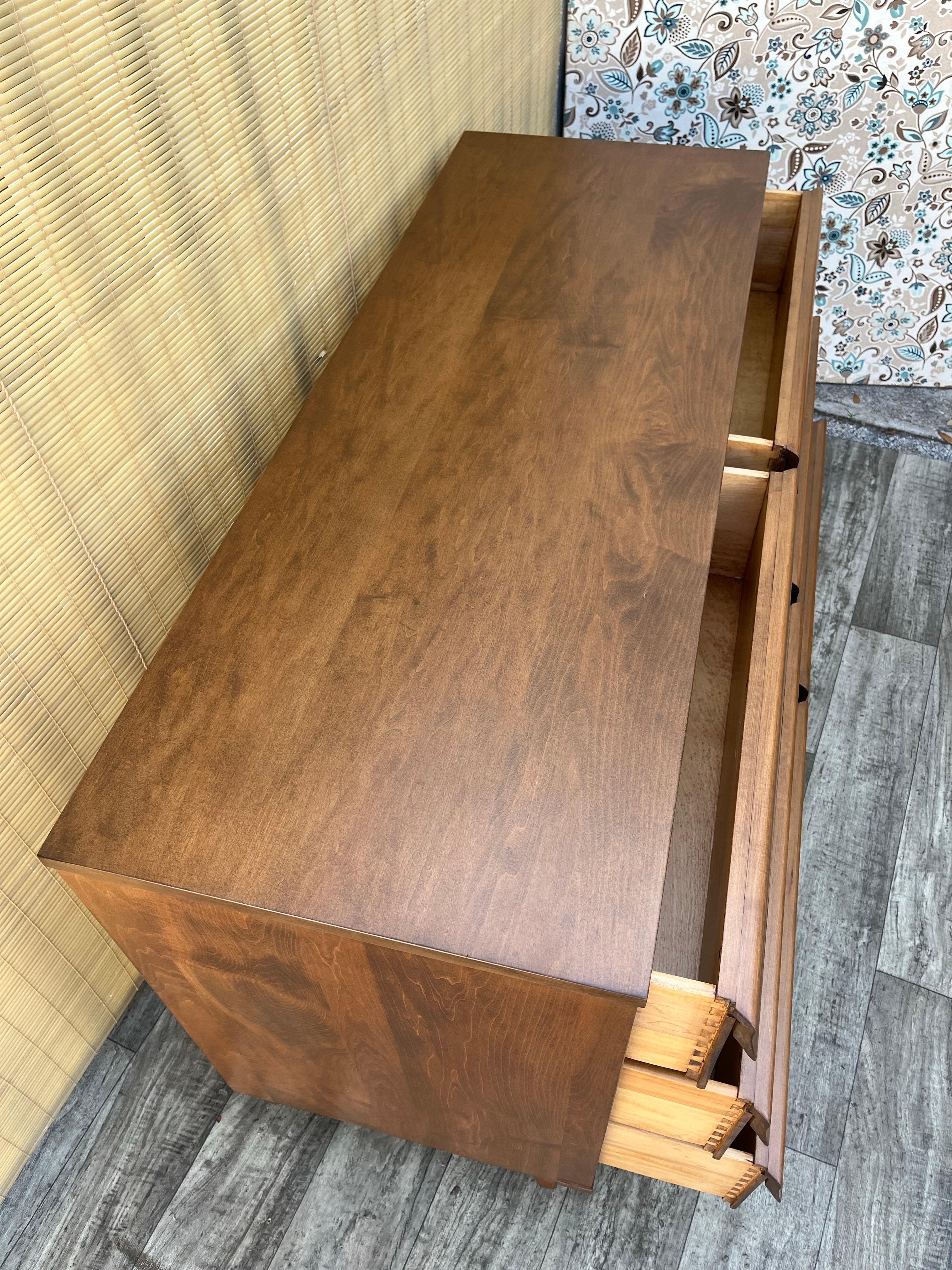 Fully Refinished Mid-Century Modern Dresser By Birchcraft Baumitter. C 1960s For Sale 6