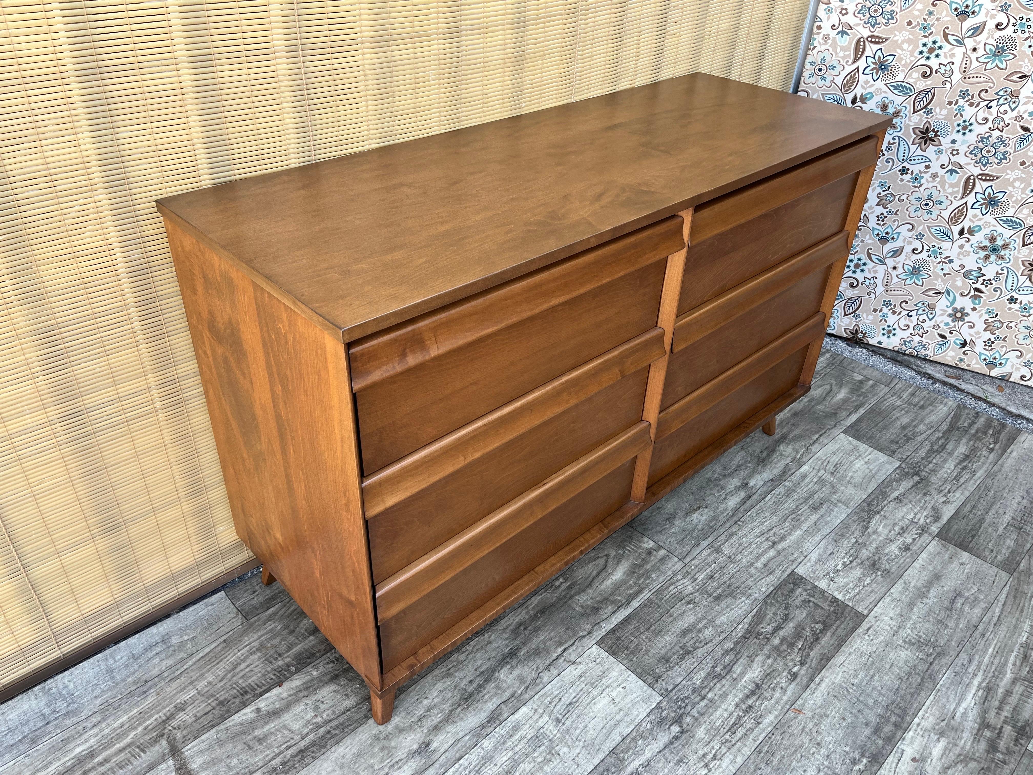 Fully Refinished Mid-Century Modern Dresser By Birchcraft Baumitter. C 1960s For Sale 11