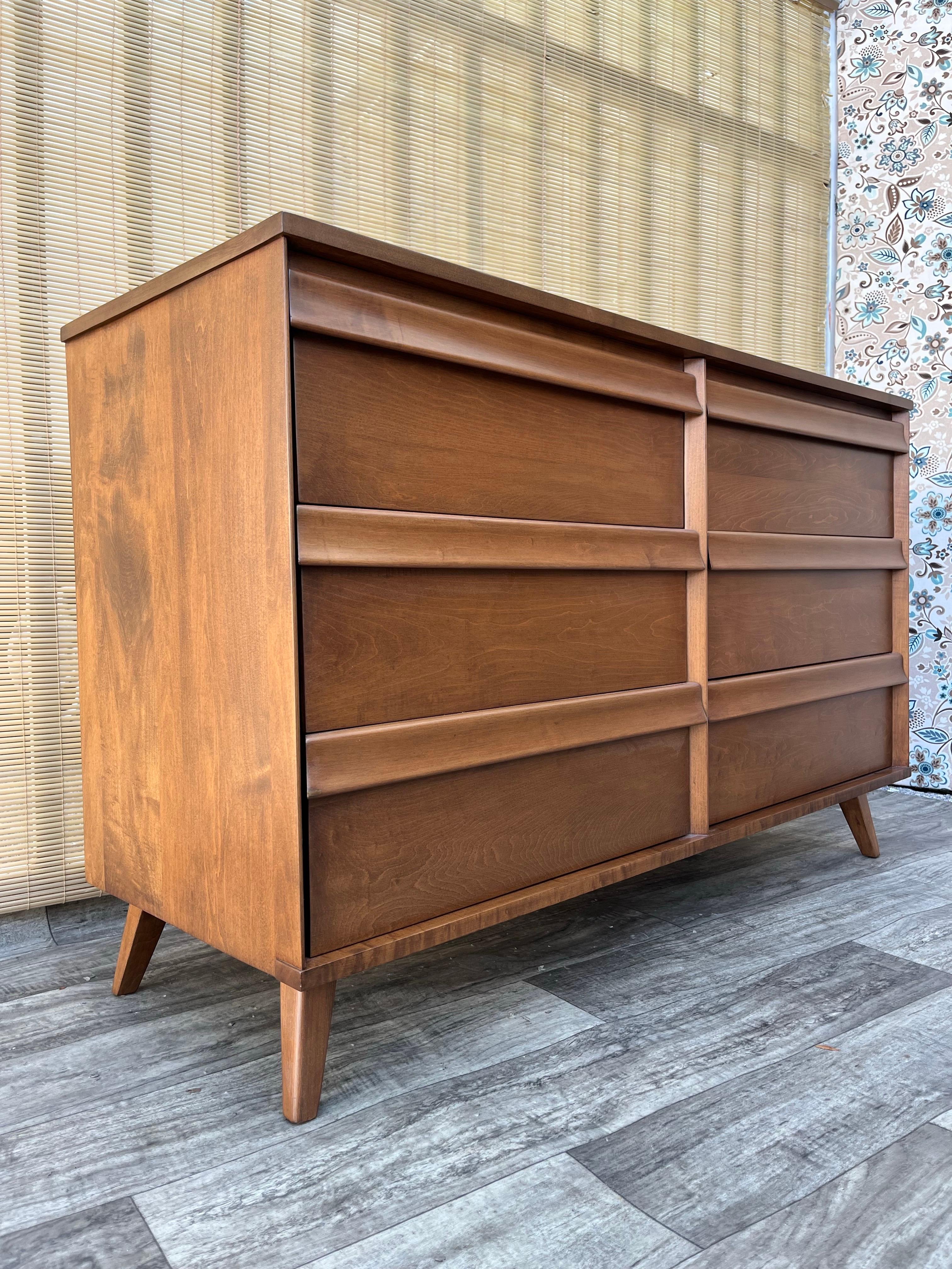 Fully Refinished Mid-Century Modern Dresser By Birchcraft Baumitter. C 1960s For Sale 12