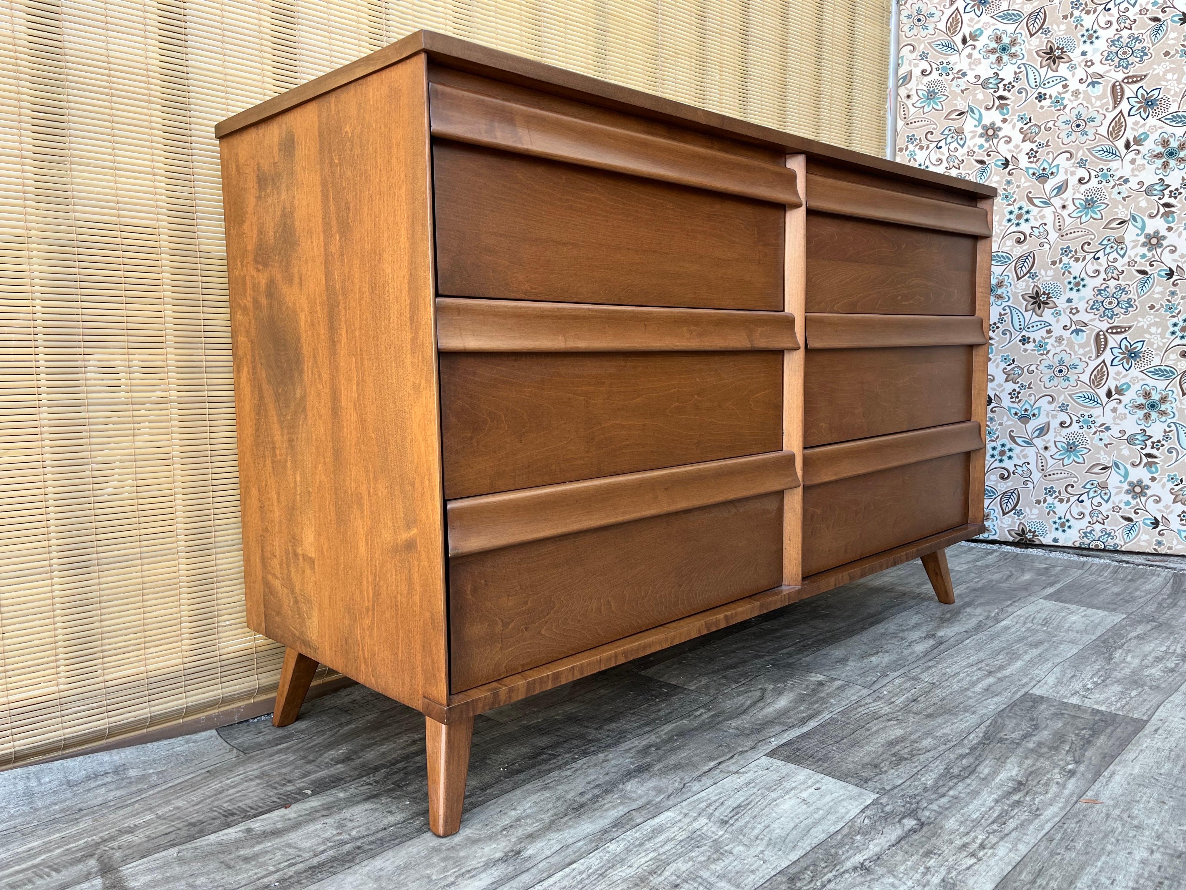 Fully Refinished Mid-Century Modern Dresser By Birchcraft Baumitter. C 1960s For Sale 14