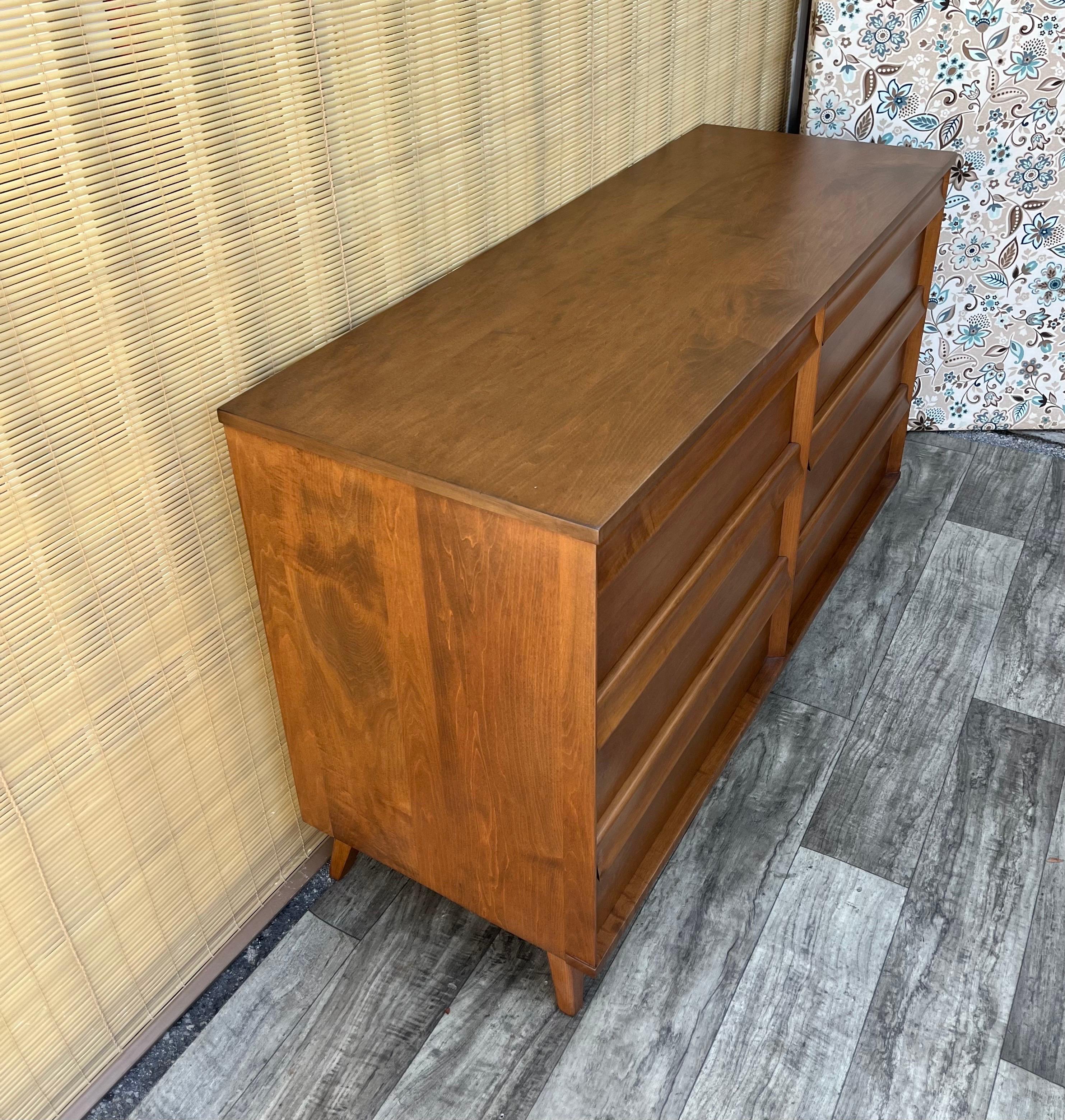 Fully Refinished Mid-Century Modern Dresser By Birchcraft Baumitter. C 1960s For Sale 15