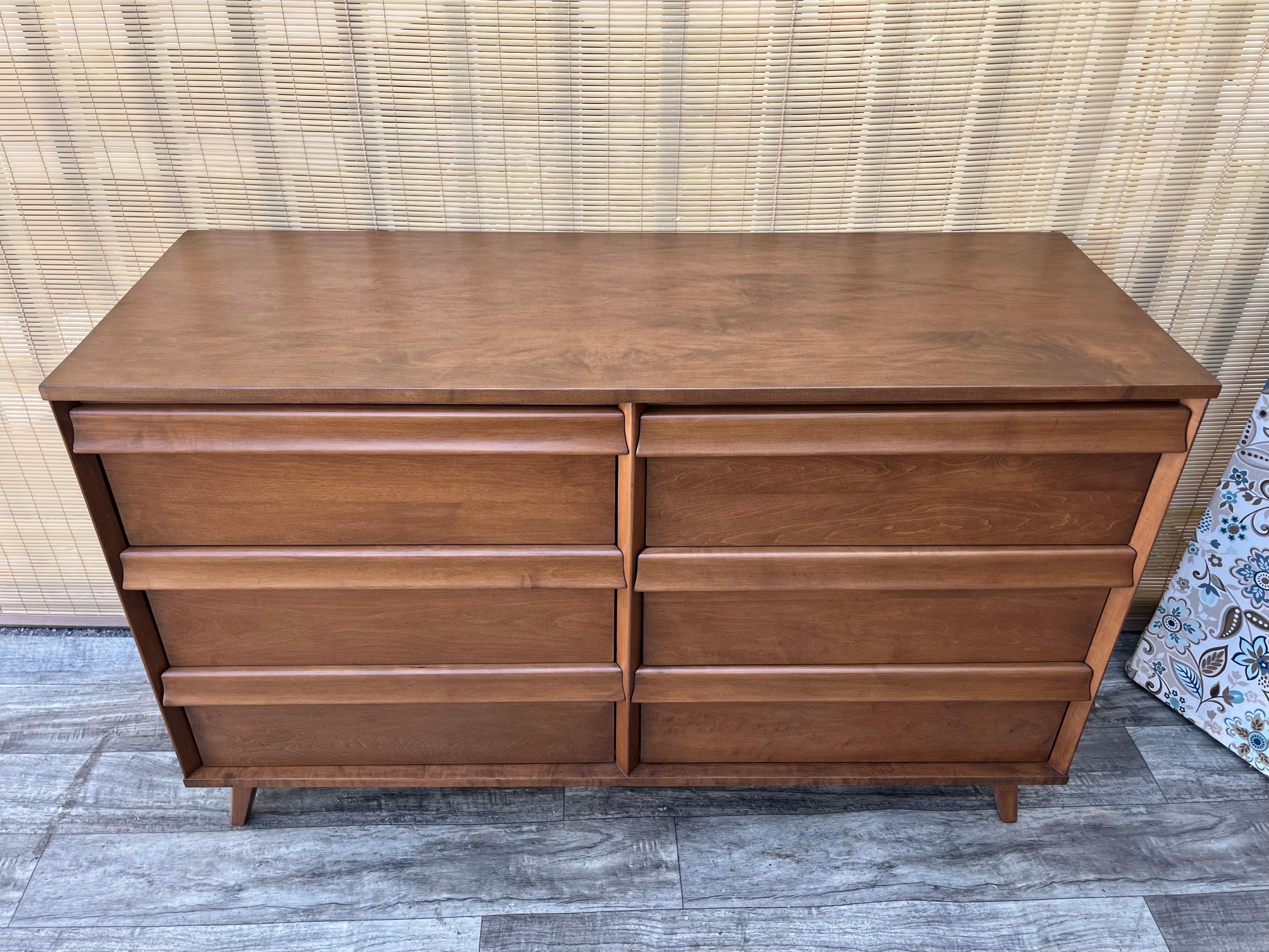 Fully Refinished Mid-Century Modern Dresser By Birchcraft Baumitter. C 1960s For Sale 18