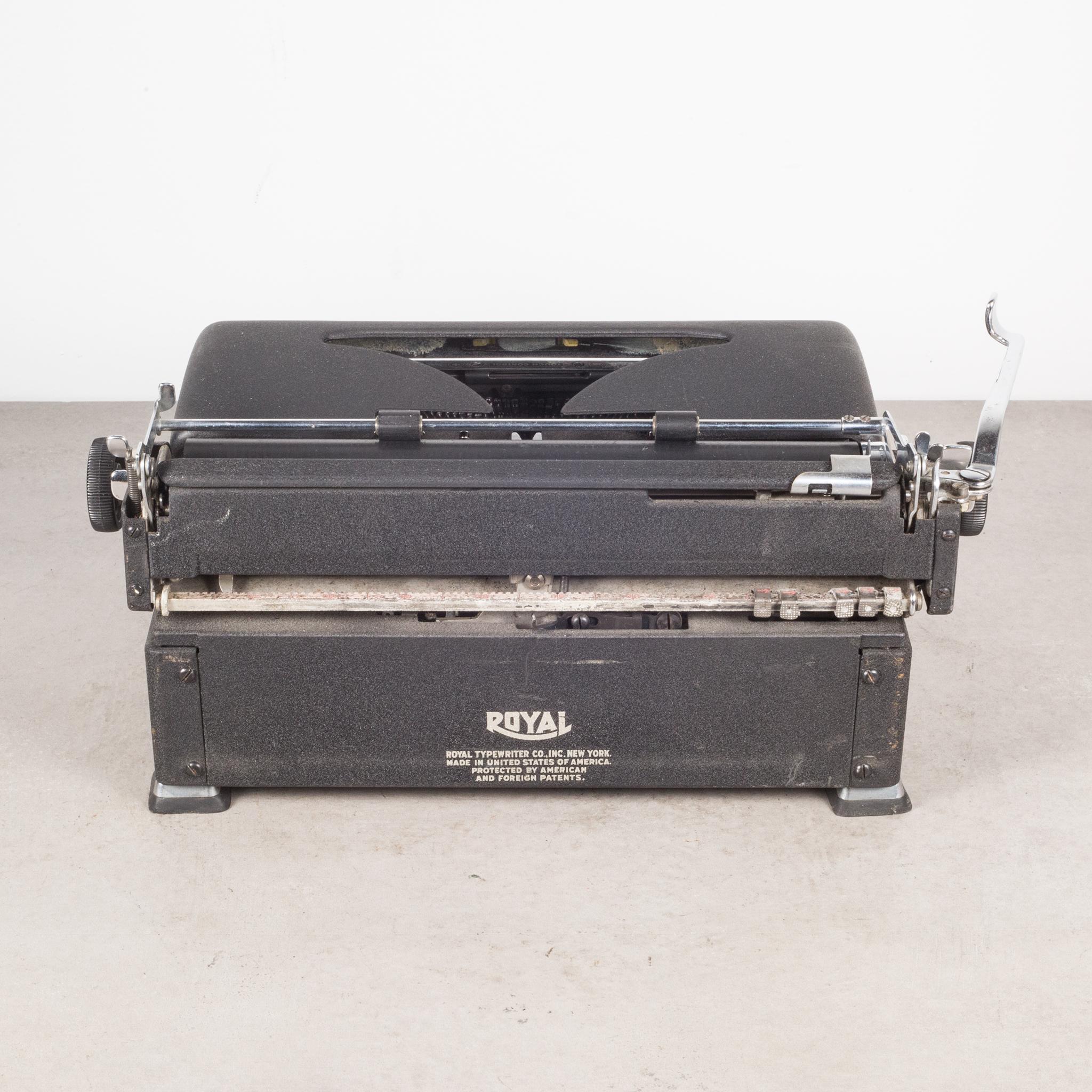 Art Deco Fully Refurbished Royal Quiet DeLuxe Typewriter with Black Crinkle Finish c.1939