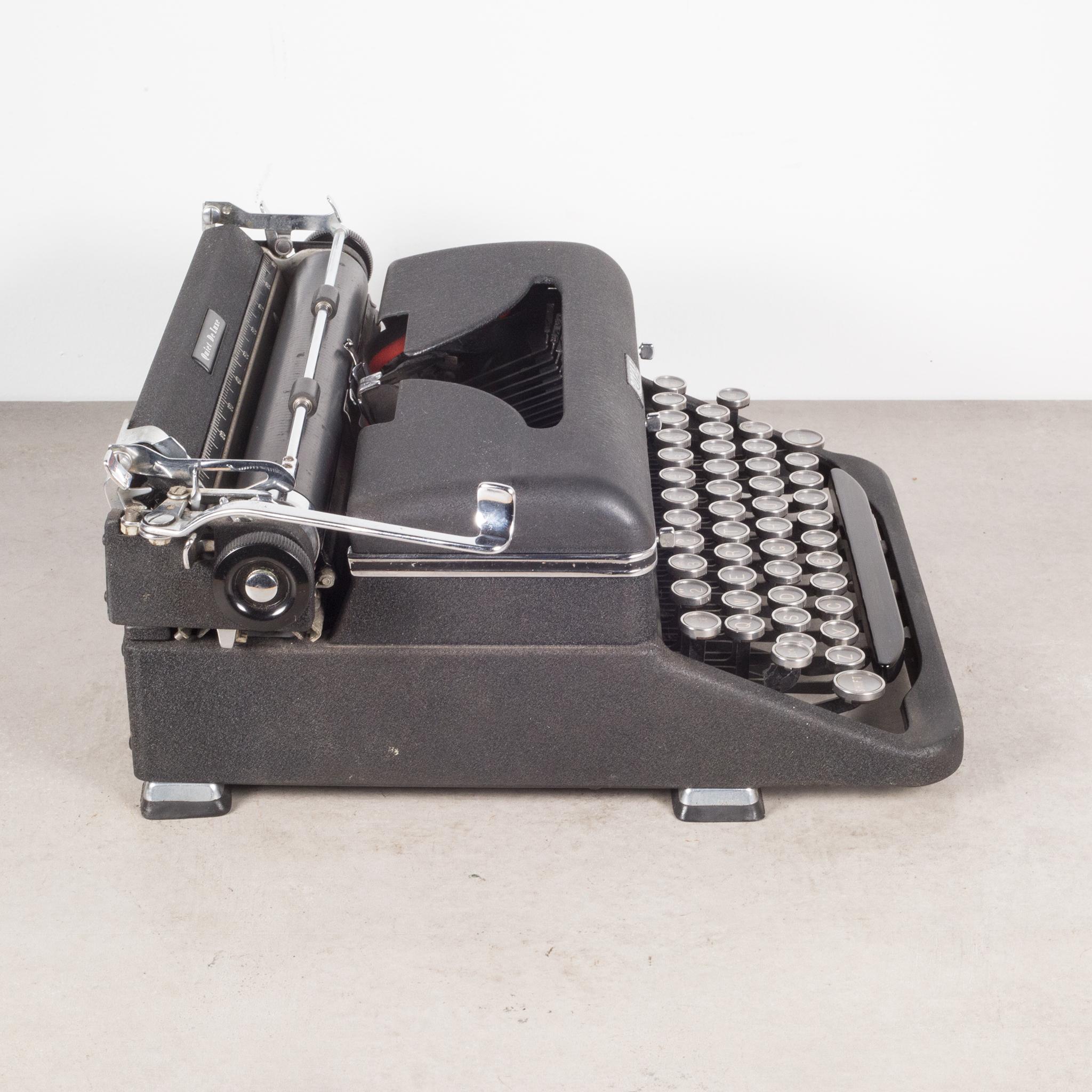 Fully Refurbished Royal Quiet DeLuxe Typewriter with Black Crinkle Finish c.1939 In Good Condition In San Francisco, CA