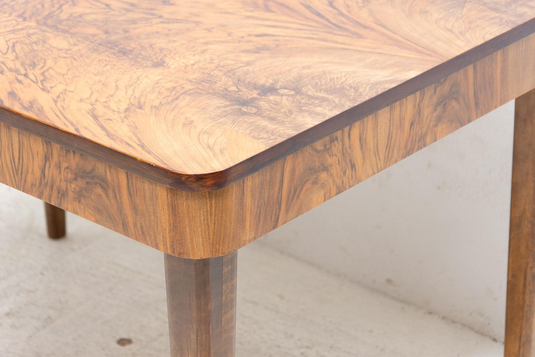 Veneer Fully Renovated Adjustable Walnut Dining Table by Jindrich Halabala, 1940s For Sale