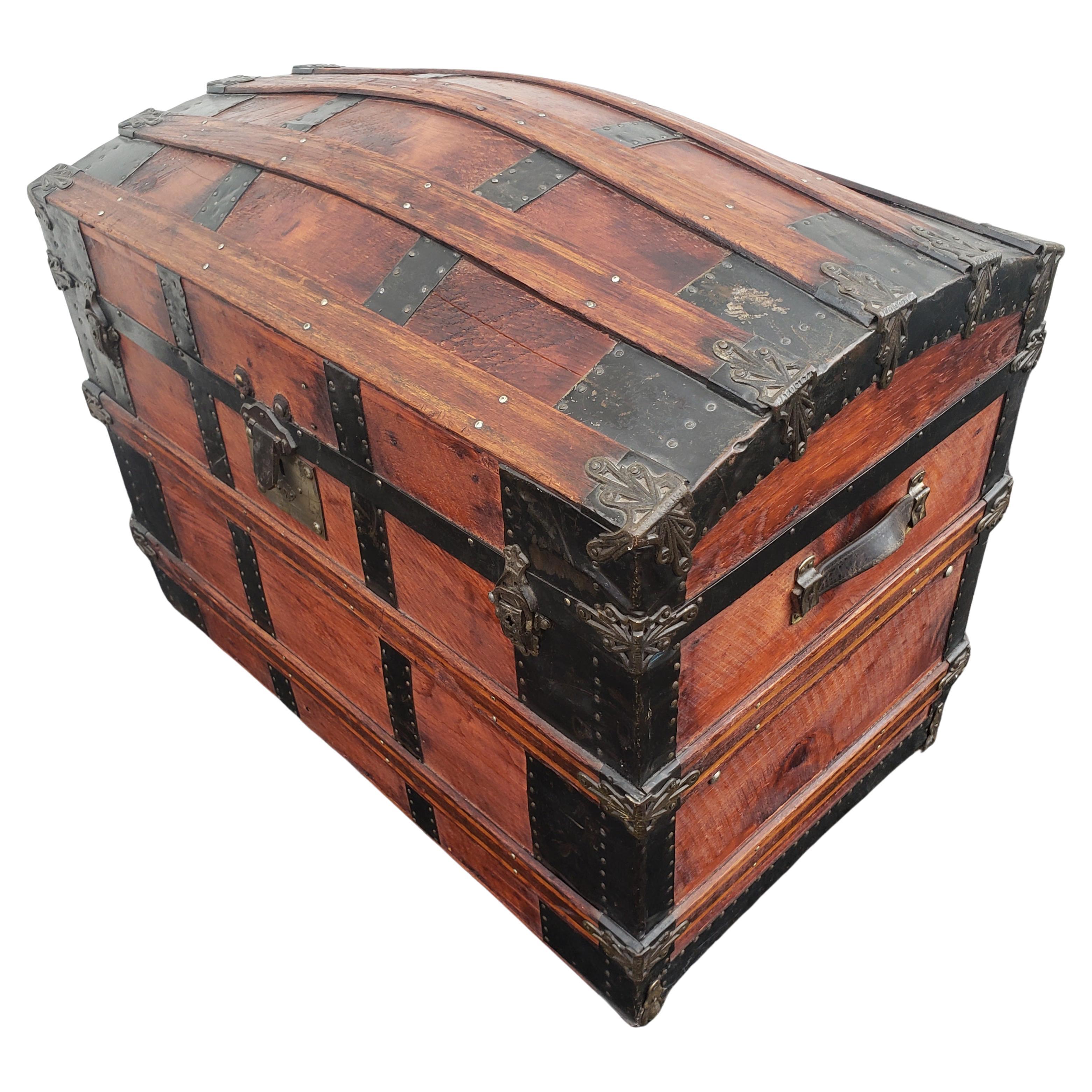 Fully Renovated American Dome Top Cedar Trunk, circa 1880s For Sale 1