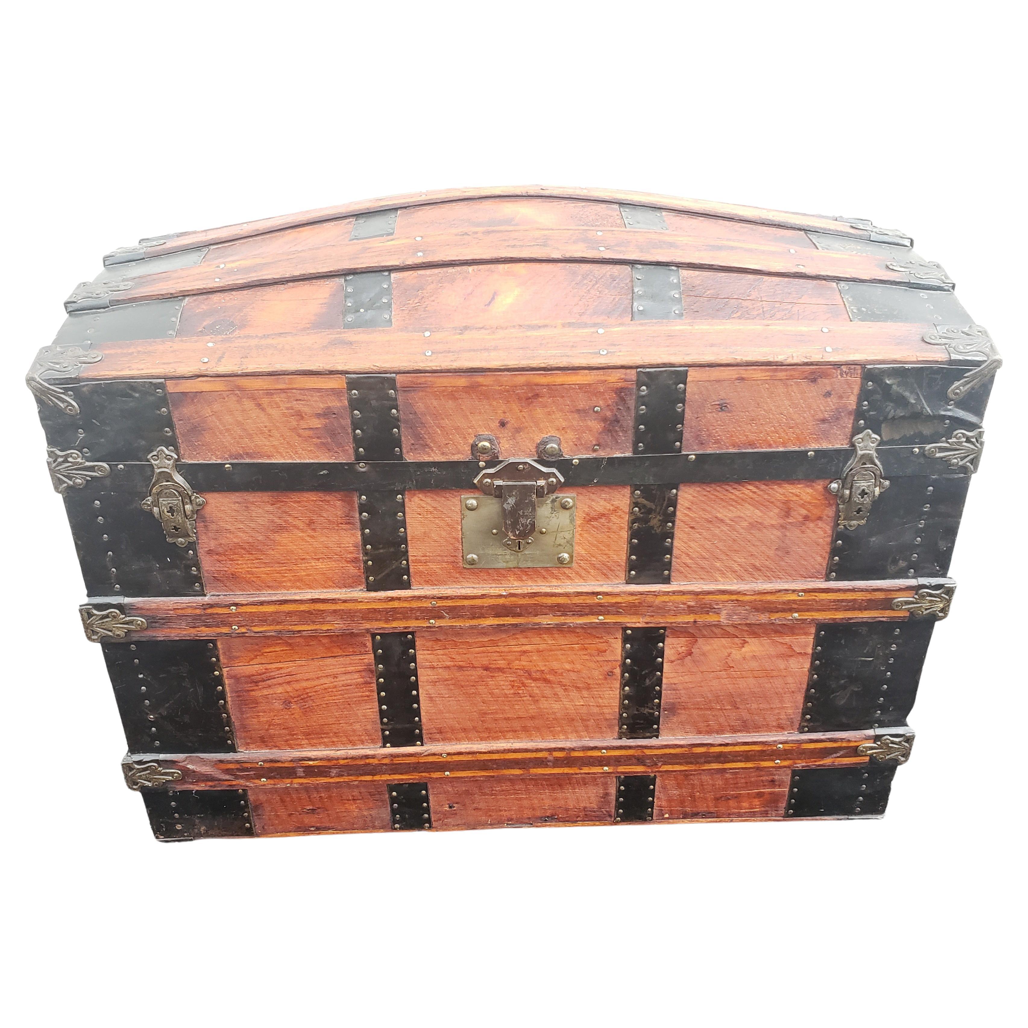 Fully Renovated American Dome Top Cedar Trunk, circa 1880s In Good Condition For Sale In Germantown, MD