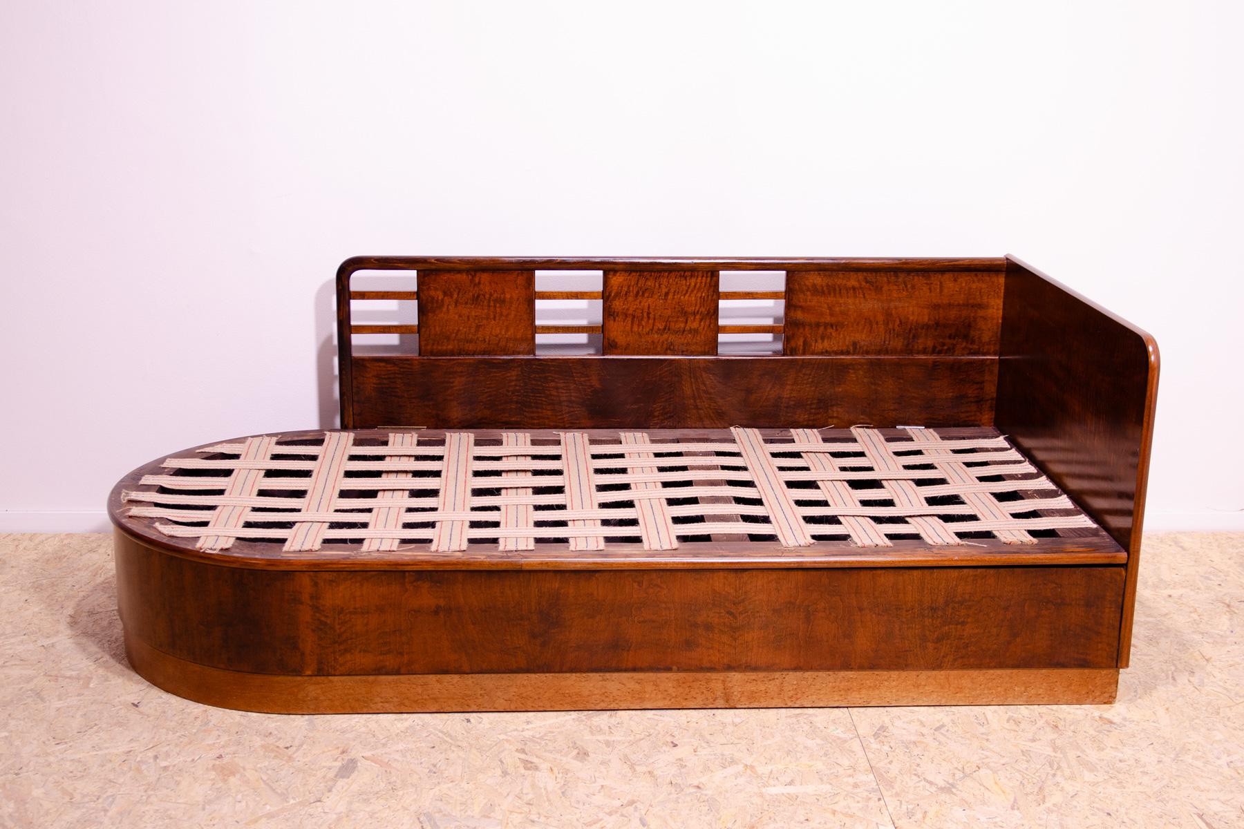 Fully renovated ART DECO sofa, 1930´s, Czechoslovakia For Sale 3