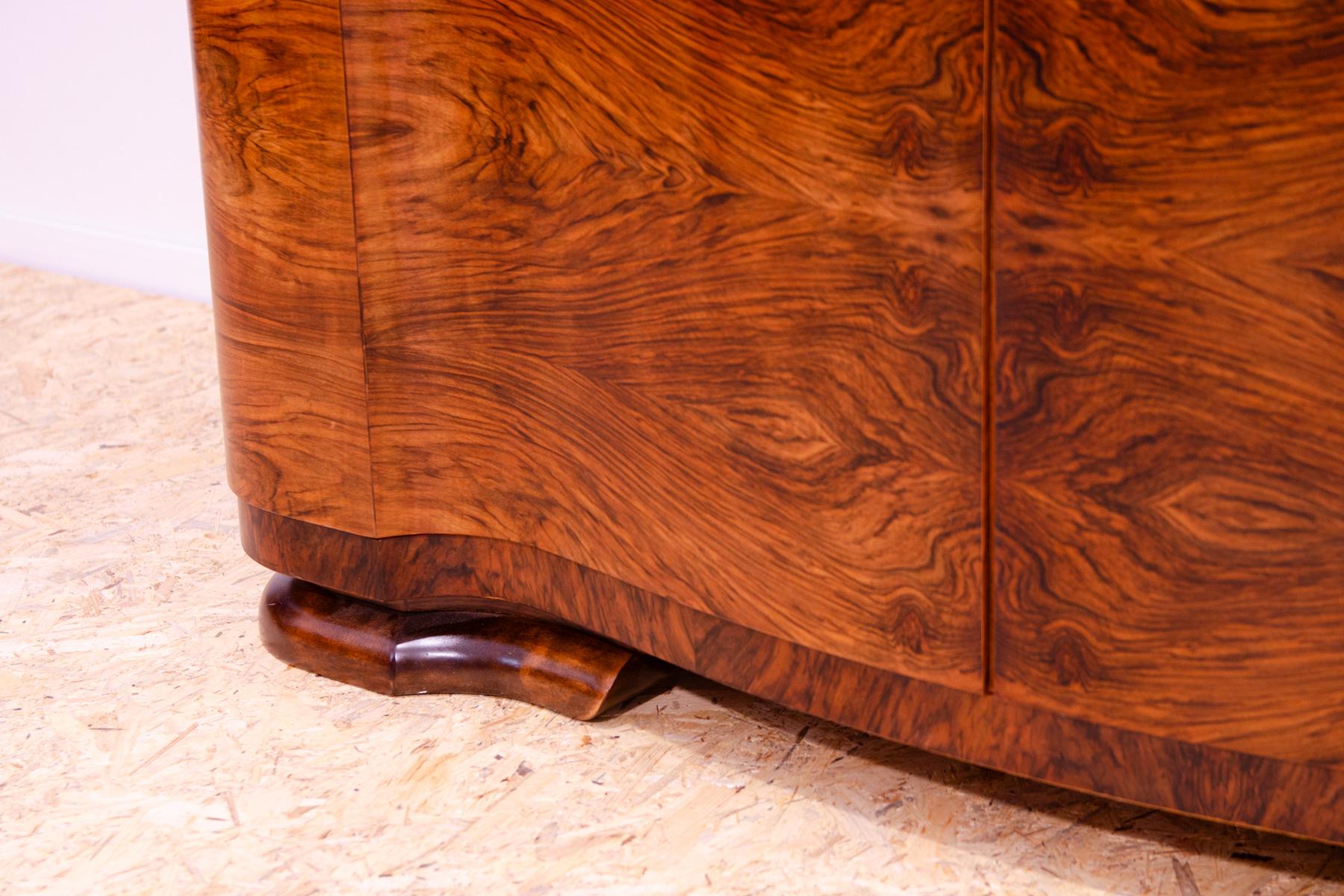 Fully renovated ART DECO walnut dresser, 1930´s, Czechoslovakia For Sale 5
