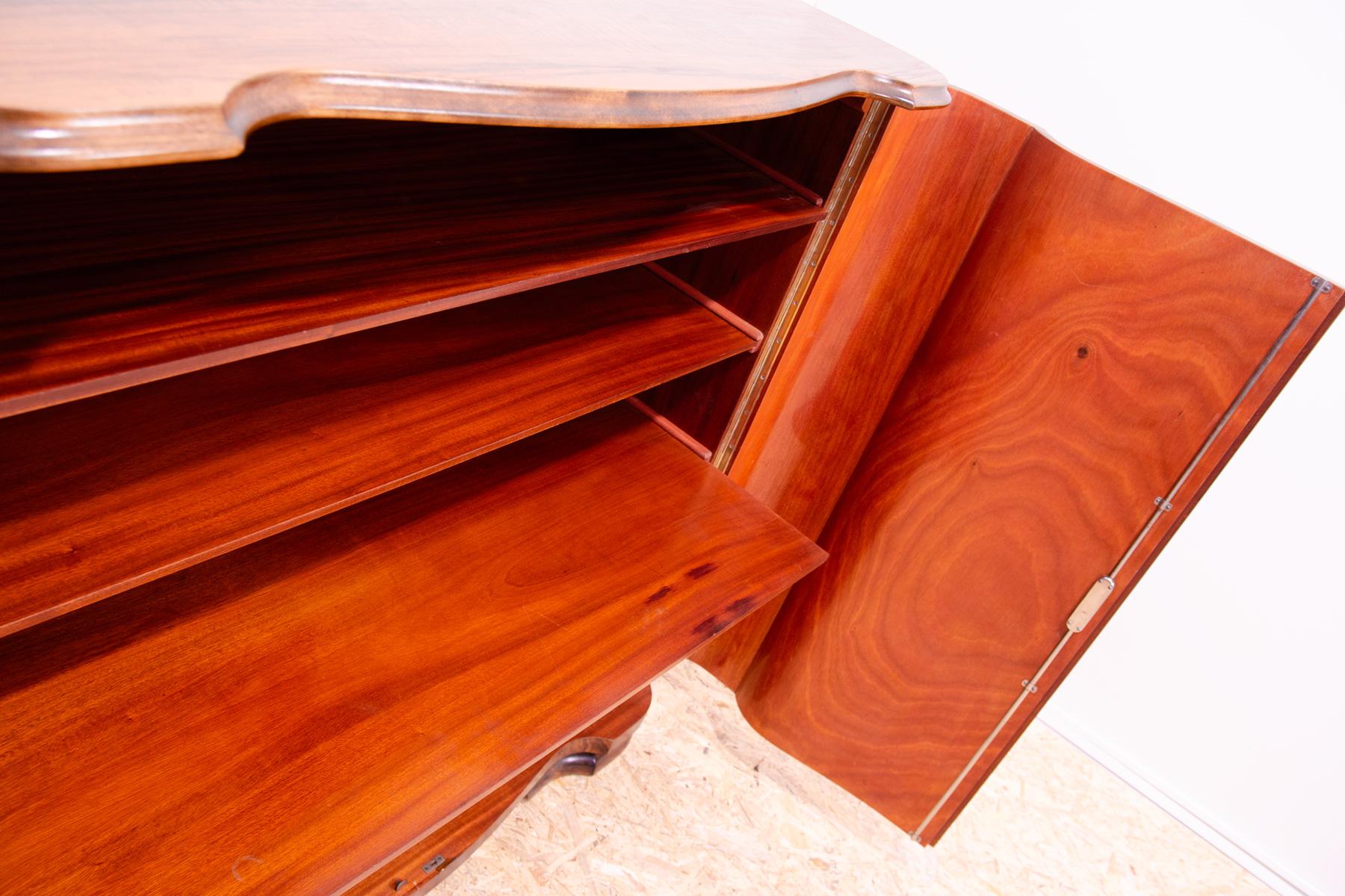 Fully renovated ART DECO walnut dresser, 1930´s, Czechoslovakia For Sale 11