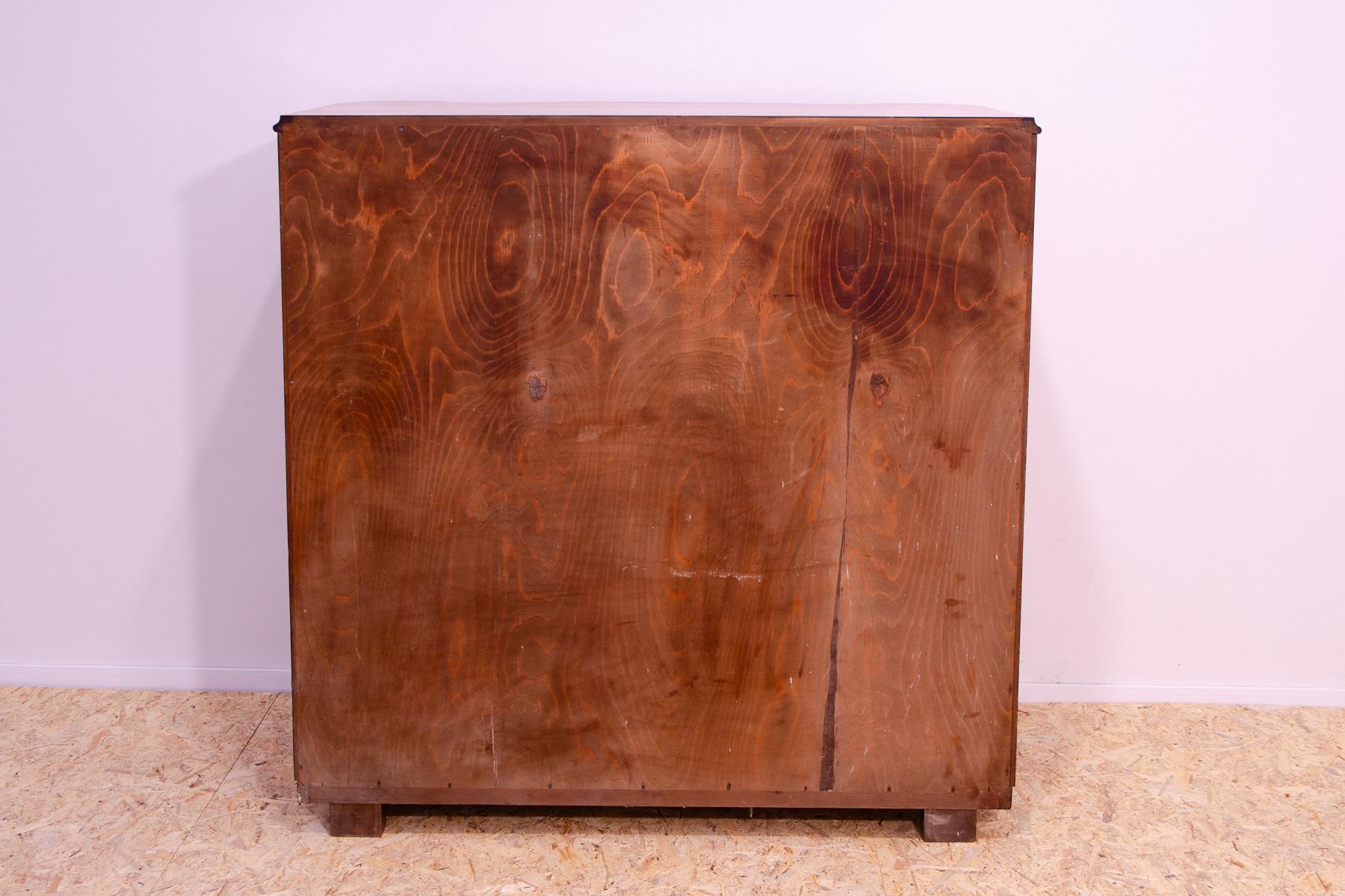 Fully renovated ART DECO walnut dresser, 1930´s, Czechoslovakia For Sale 12