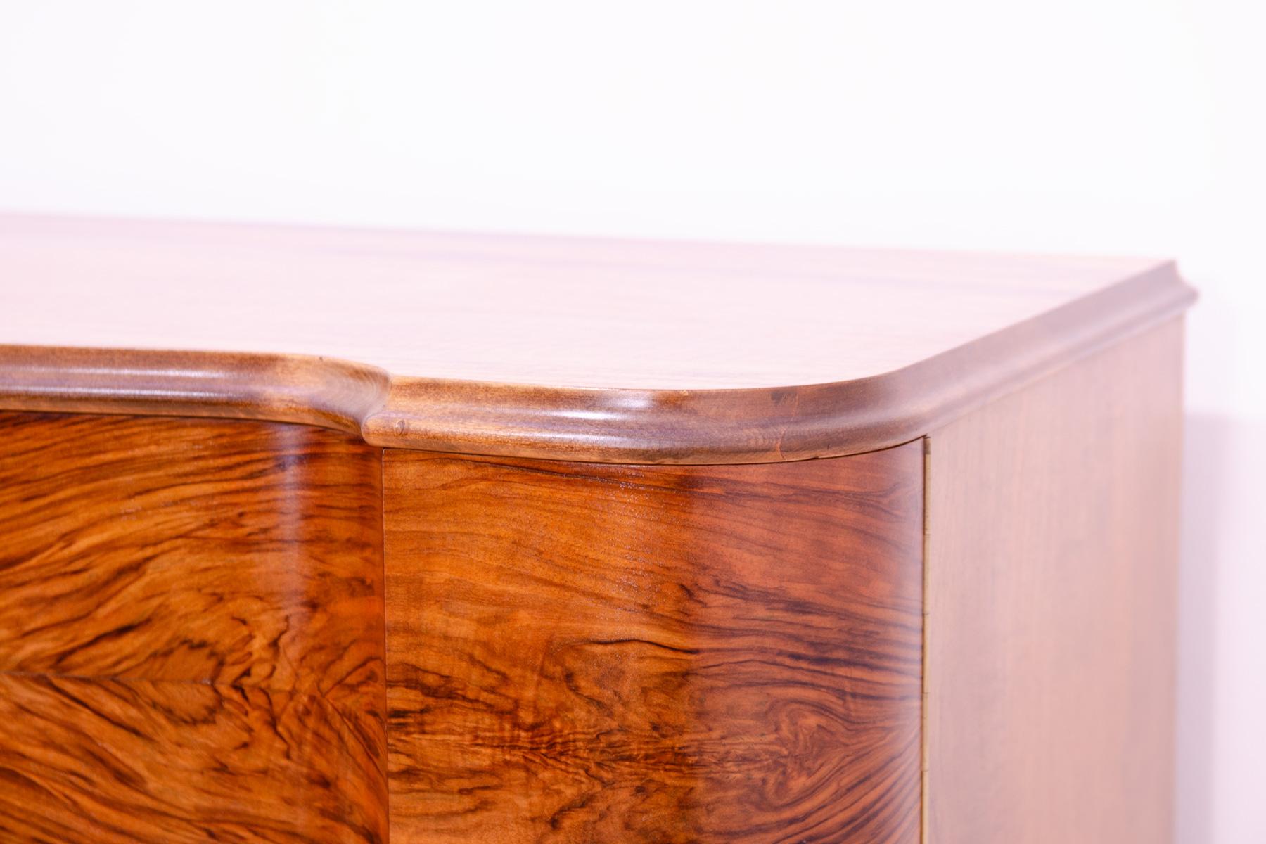Fully renovated ART DECO walnut dresser, 1930´s, Czechoslovakia For Sale 2