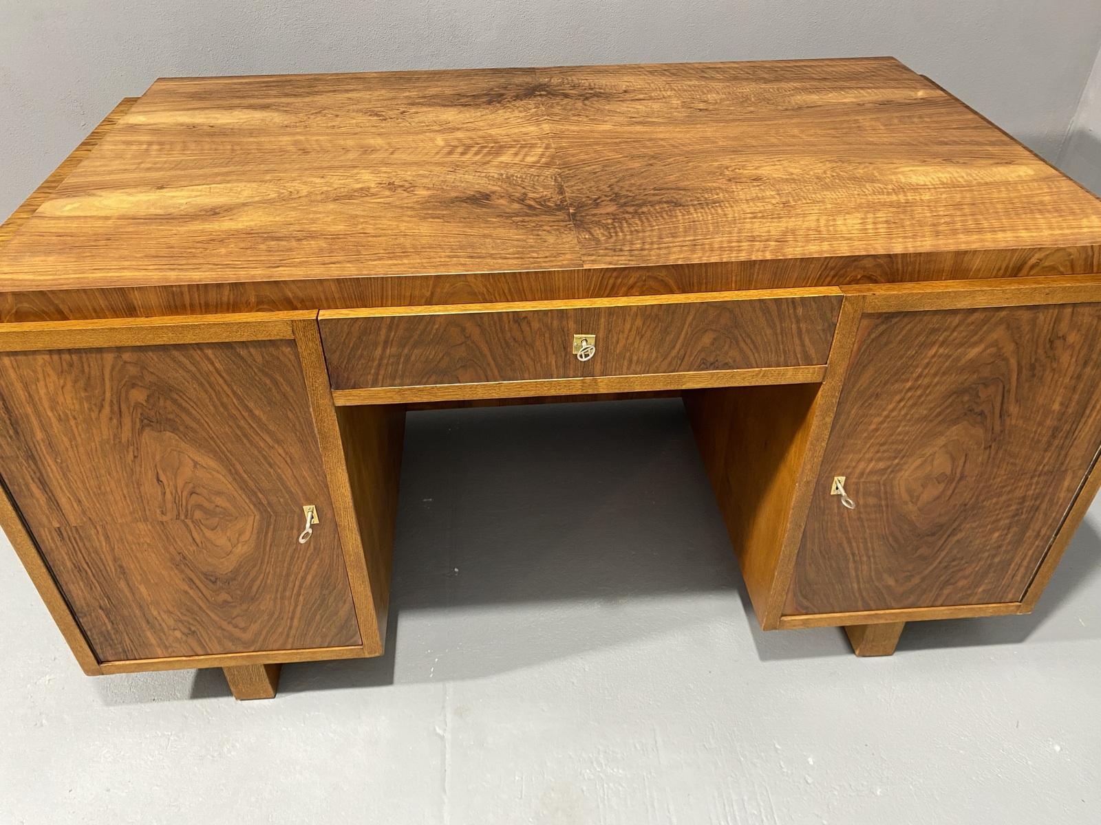 Vollständig renovierter ART DECO-Schreibtisch, 1930er Jahre, Mitteleuropa im Angebot 2