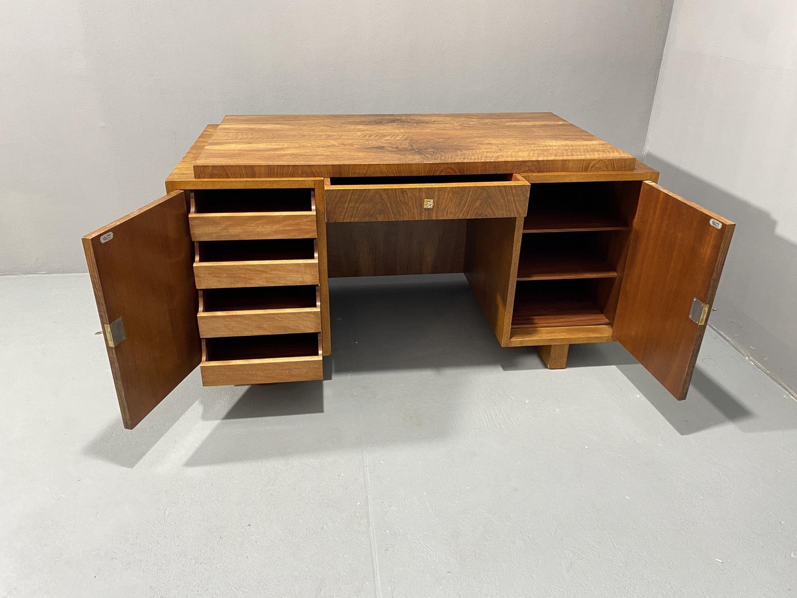 Vollständig renovierter ART DECO-Schreibtisch, 1930er Jahre, Mitteleuropa im Angebot 8