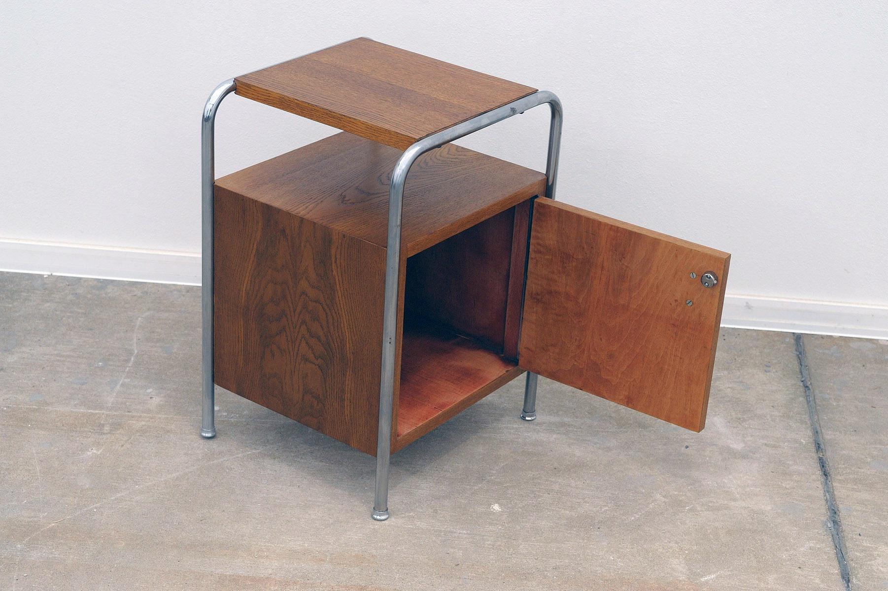 Fully renovated Bauhaus chrome bedside table by Robert Slezak, 1930´s 7