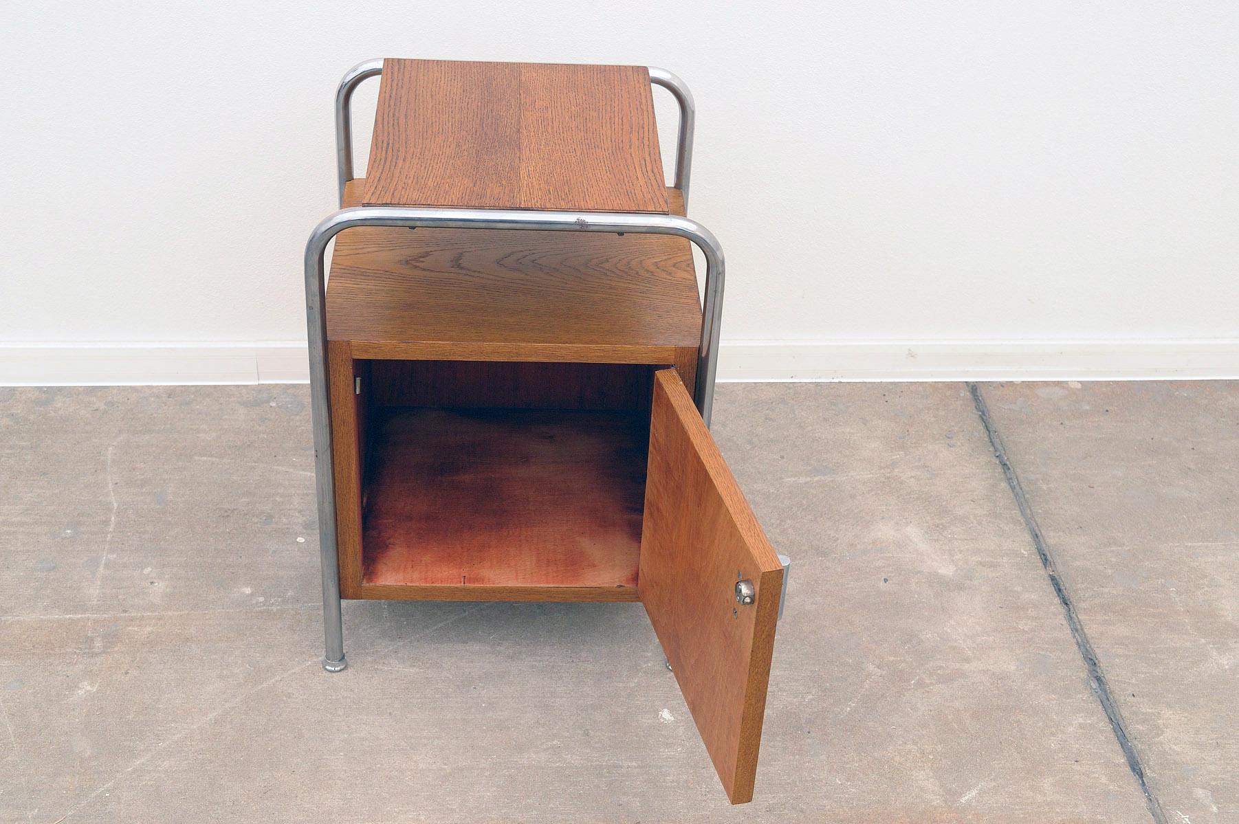 Fully renovated Bauhaus chrome bedside table by Robert Slezak, 1930´s 10