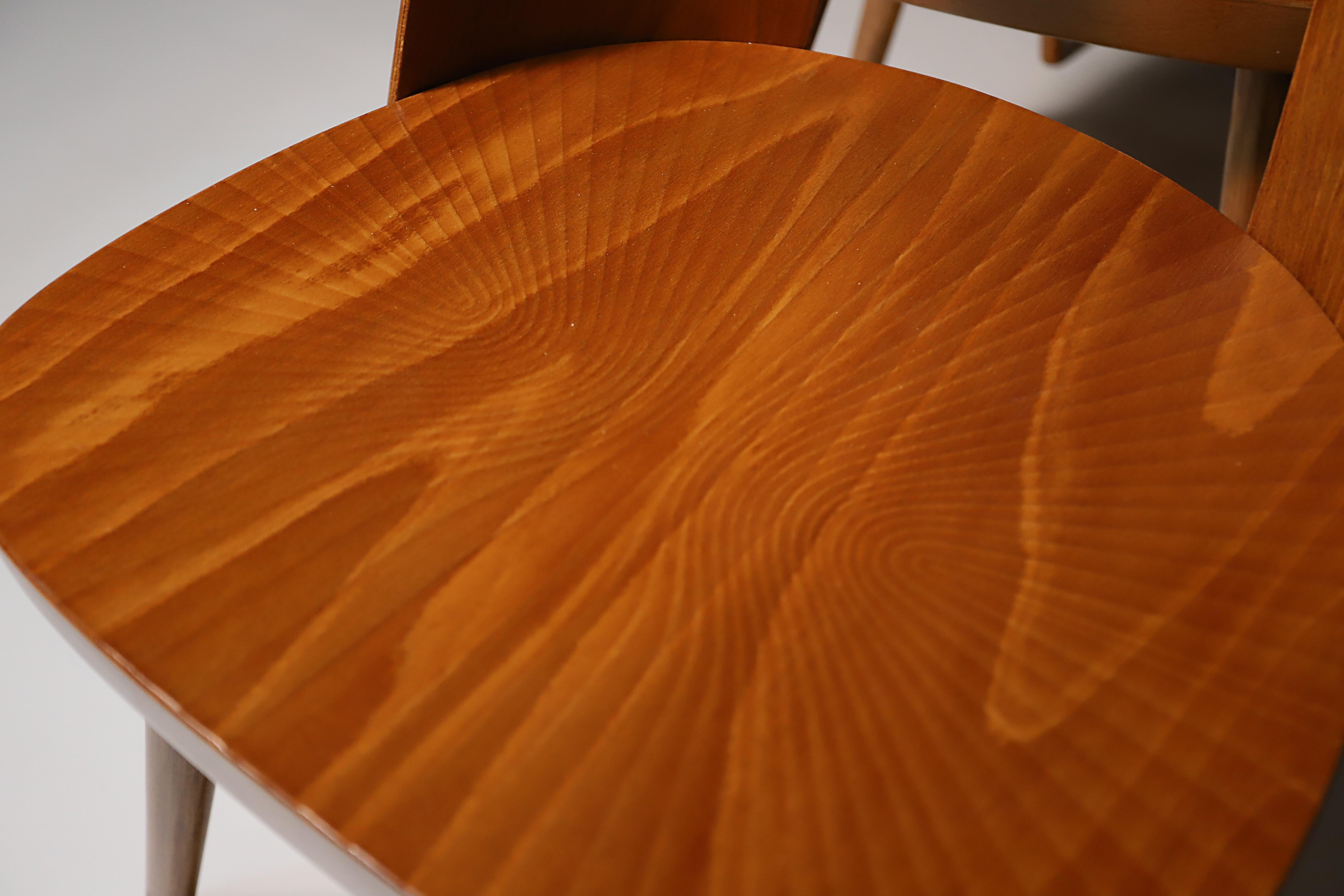 Sedie in legno di faggio completamente restaurate di Antonín Šuman, Cecoslovacchia, set da 4 In condizioni ottime in vendita a Prague 8, CZ