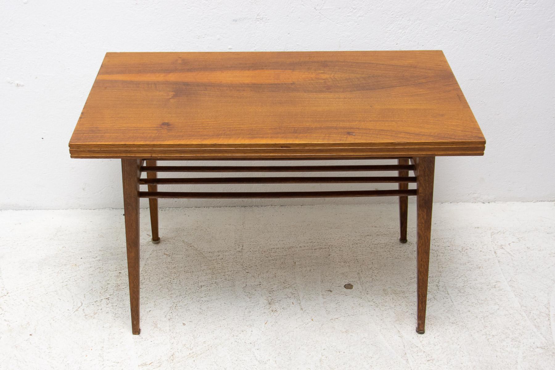 Table basse entièrement rénovée, Tchécoslovaquie, années 1960 en vente 4