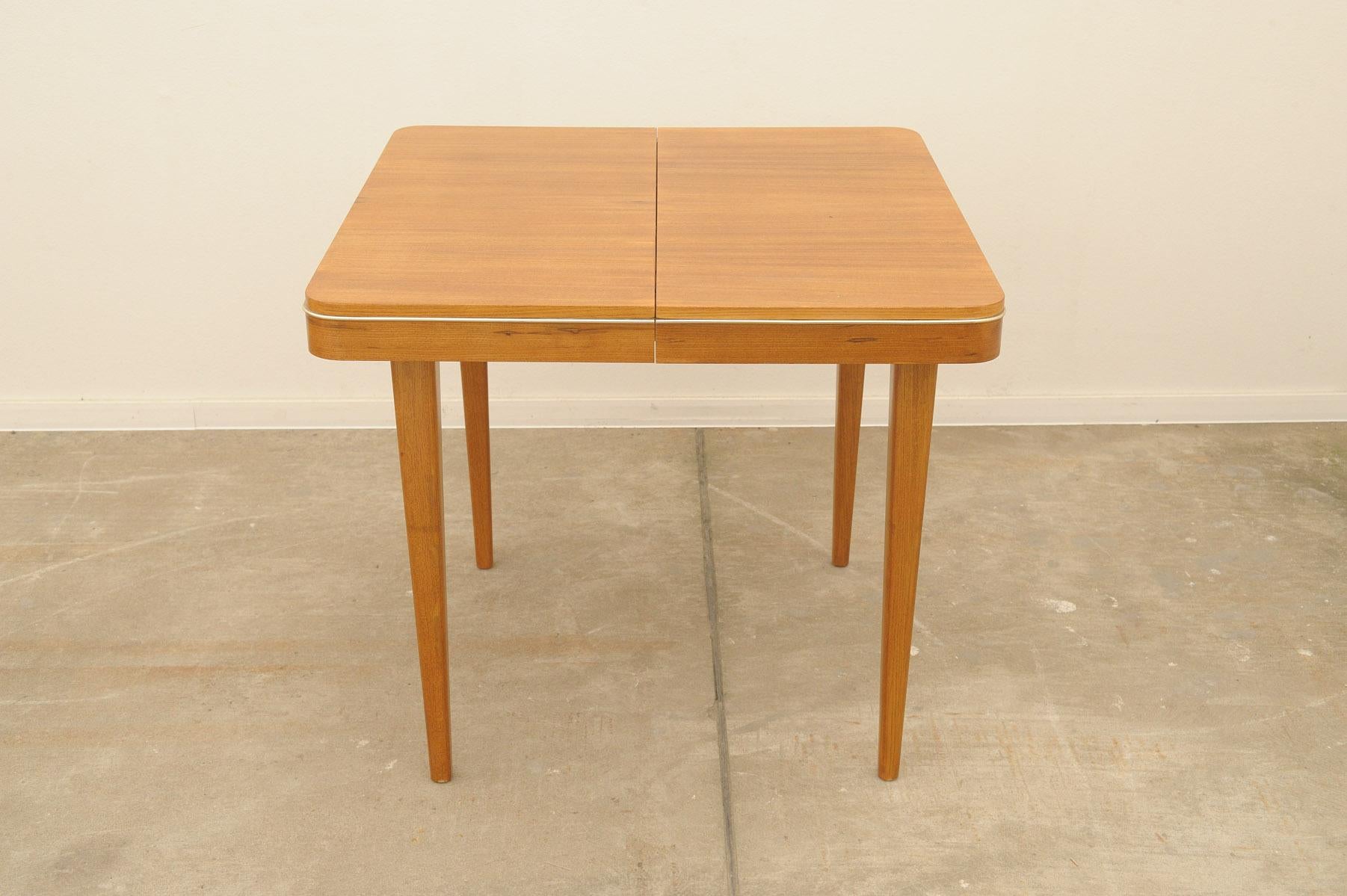 Mid century dining table by Jitona company, made in the former Czechoslovakia in the 1960´s.

It´s made of beech wood.

In excellent condition, fully renovated.

 

Height: 77 cm

Width: 85 cm

Depth: 85 cm

unfolded : 127 cm